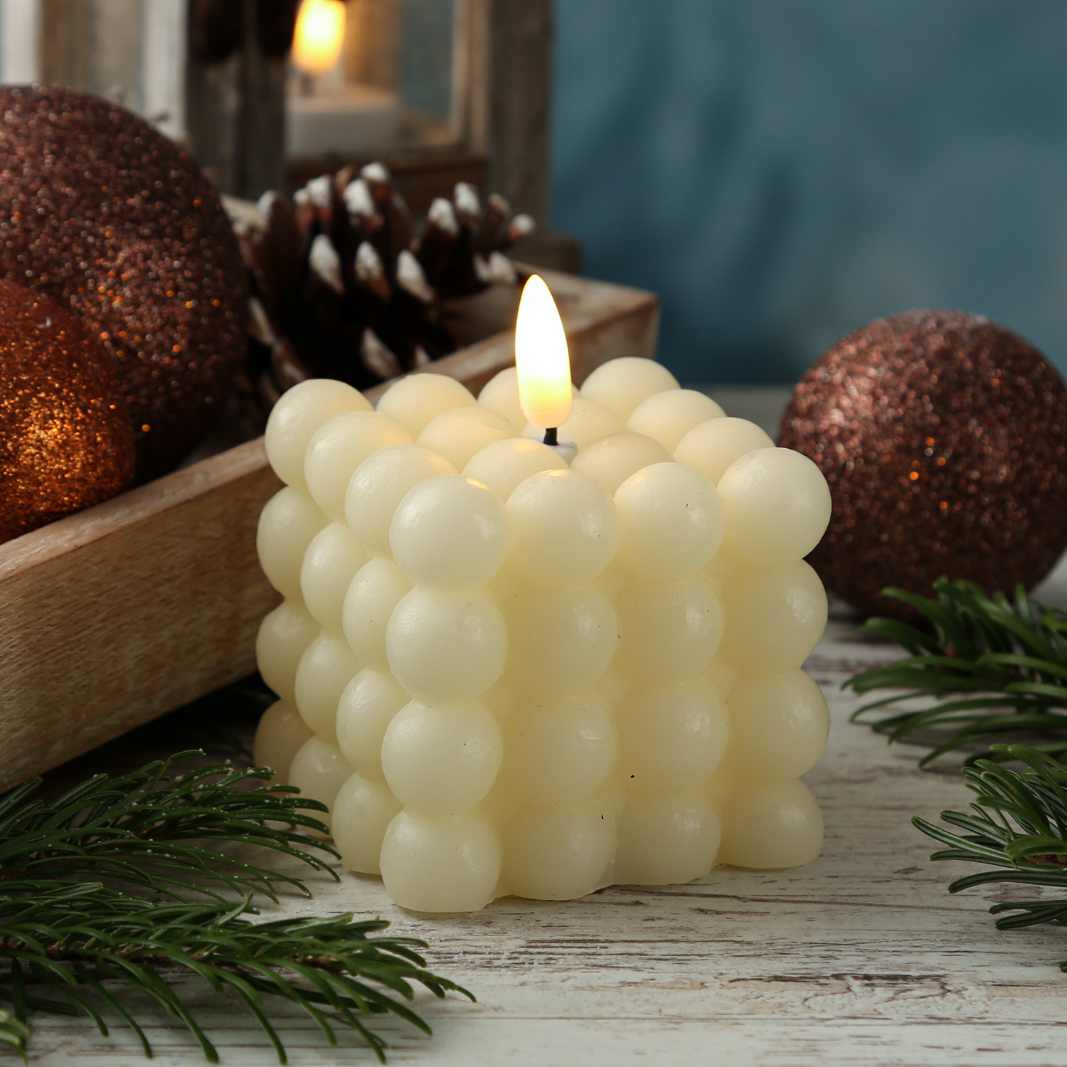 LED Kerze Bubble - Würfelkerze - Echtwachs - realistische 3D Flamme - H: 9,5cm - Timer - creme LED Kerze Bubble - Würfelkerze - Echtwachs - realistische 3D Flamme - H: 9,5cm - Timer - creme