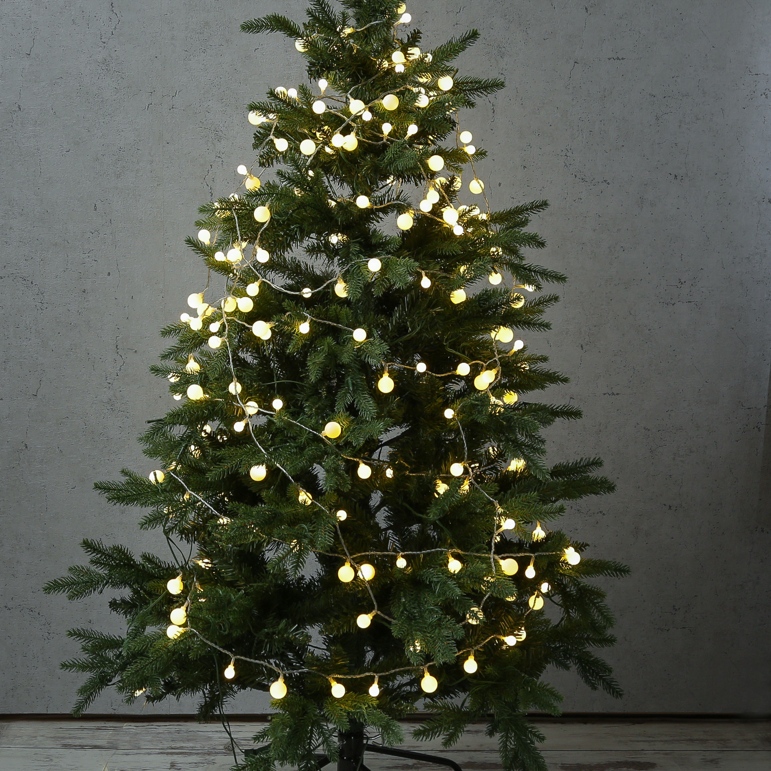 LED Lichterkette BERRY - 120 warmweiße opale Kugeln - 3 unterschiedliche Größen - L: 9m - für Außen LED Lichterkette BERRY - 120 warmweiße opale Kugeln - 3 unterschiedliche Größen - L: 9m - für Außen