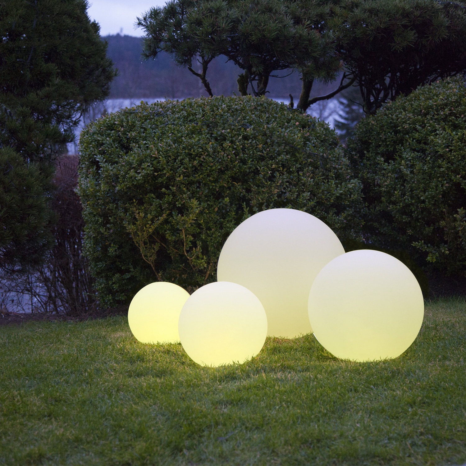 LED Kugel Twilights - Gartenkugel 40cm - RGB Farbwechsel/feste Farbe - Fernbedienung - Aufladbar LED Kugel Twilights - Gartenkugel 40cm - RGB Farbwechsel/feste Farbe - Fernbedienung - Aufladbar
