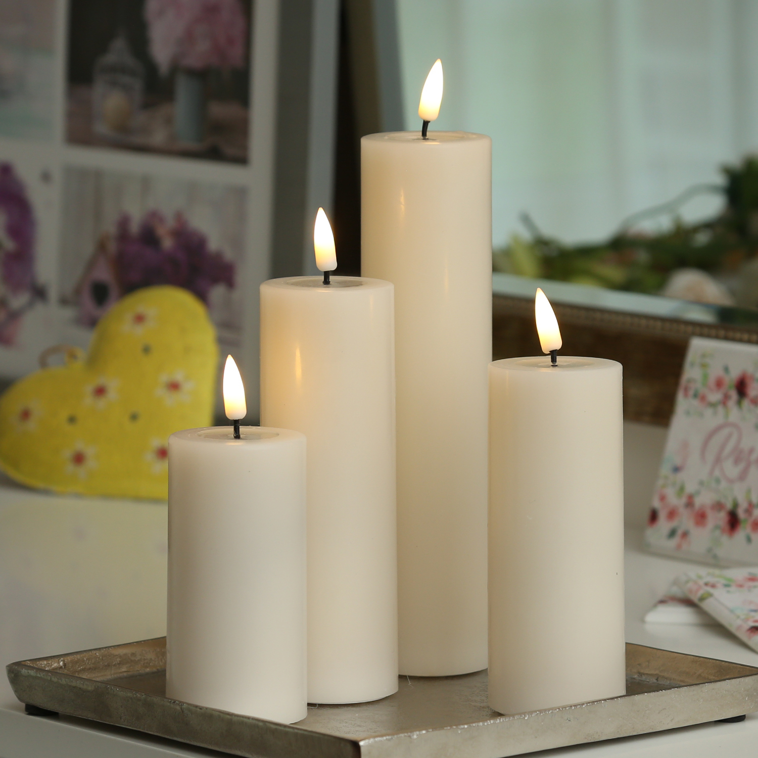 LED Stumpenkerze MIA - Echtwachs - realistische 3D Flamme - H: 20cm D: 5cm - Batterie - creme LED Stumpenkerze MIA - Echtwachs - realistische 3D Flamme - H: 20cm D: 5cm - Batterie - creme