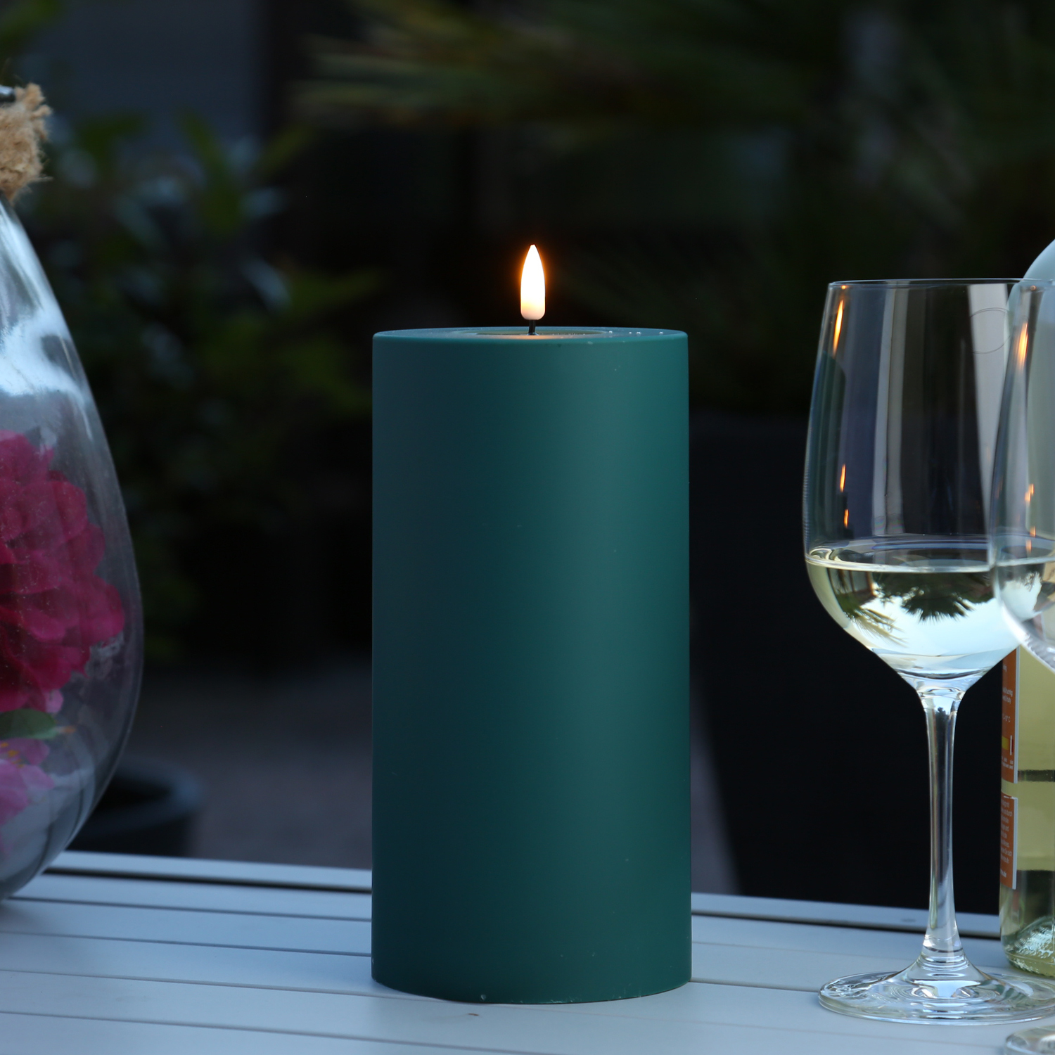 LED Stumpenkerze MIA - Kunststoff - realistische 3D Flamme - H: 20cm - f. Außen - dunkelgrün LED Stumpenkerze MIA - Kunststoff - realistische 3D Flamme - H: 20cm - f. Außen - dunkelgrün