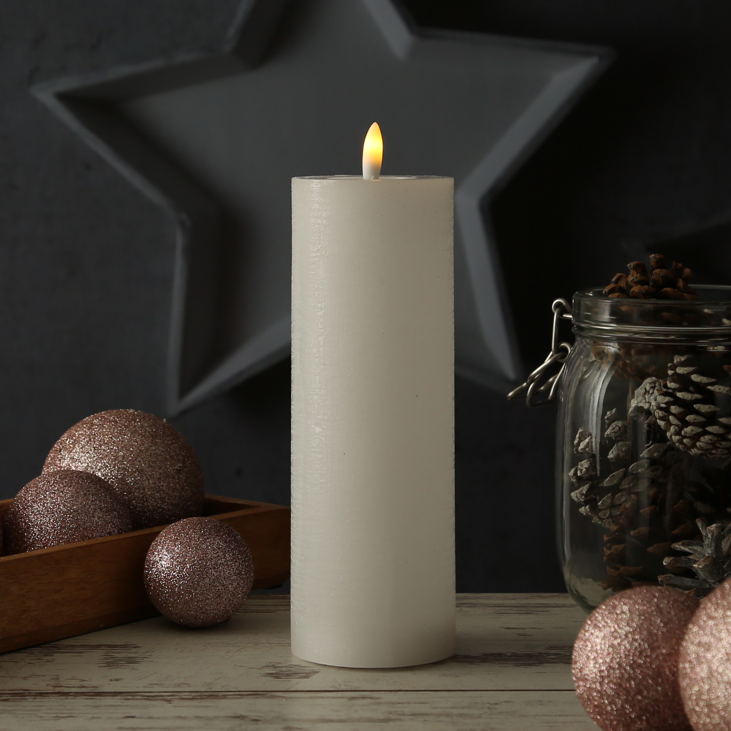 LED Kerze LINA - Rustik-Optik - Echtwachs - 3D Flamme - H: 20cm - D: 7cm - Batterie - Timer - weiß