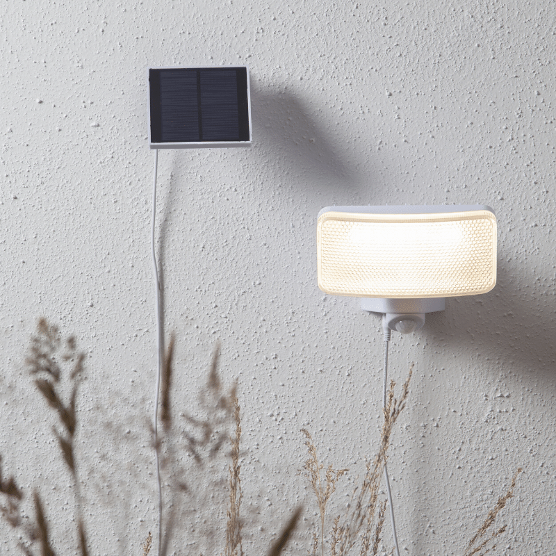 LED Solar Strahler "Powerspot" - warmweiß - 350lm - mit Bewegungsmelder und Lichtsensor - H: 16cm LED Solar Strahler "Powerspot" - warmweiß - 350lm - mit Bewegungsmelder und Lichtsensor - H: 16cm