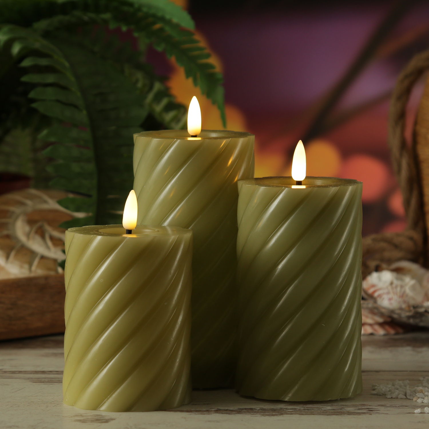 LED Stumpenkerze TWIST - Echtwachs - warmweiße 3D Flamme - H: 17,5cm - Batterie - Timer - grün LED Stumpenkerze TWIST - Echtwachs - warmweiße 3D Flamme - H: 17,5cm - Batterie - Timer - grün