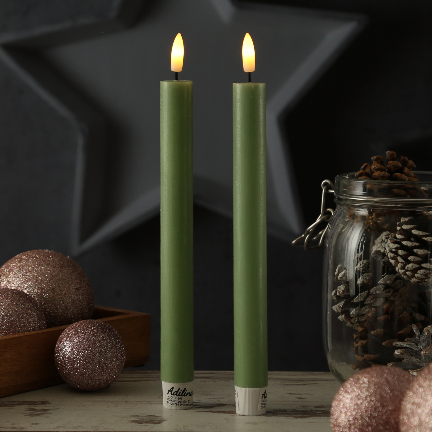 LED Stabkerzen LINA - Rustik-Optik - Echtwachs - 3D Flamme - H: 24cm - Timer - grün - 2er Set