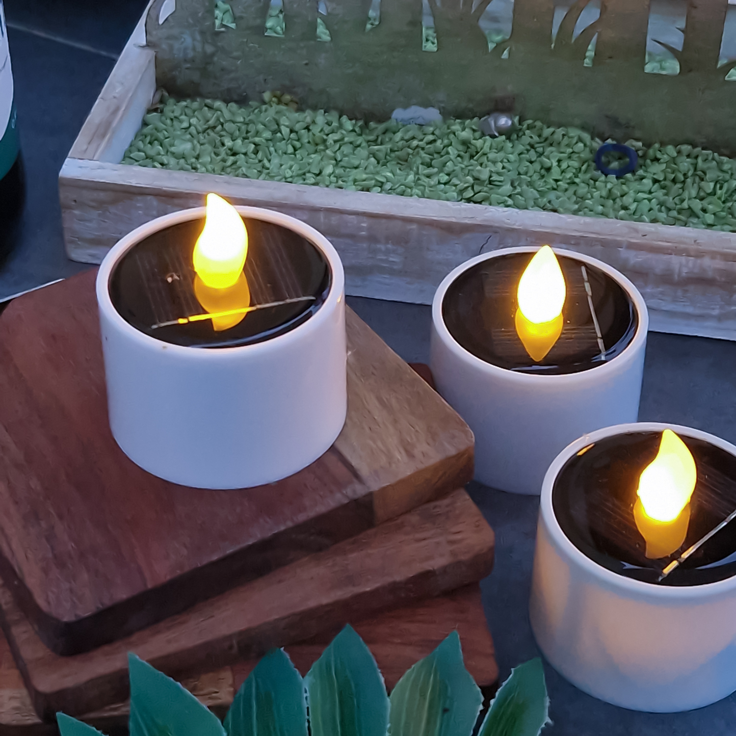LED Solar Teelichter - orange flackernde LED - Lichtsensor - H: 6cm/D: 5,2cm - für Außen - 3er Set LED Solar Teelichter - orange flackernde LED - Lichtsensor - H: 6cm/D: 5,2cm - für Außen - 3er Set