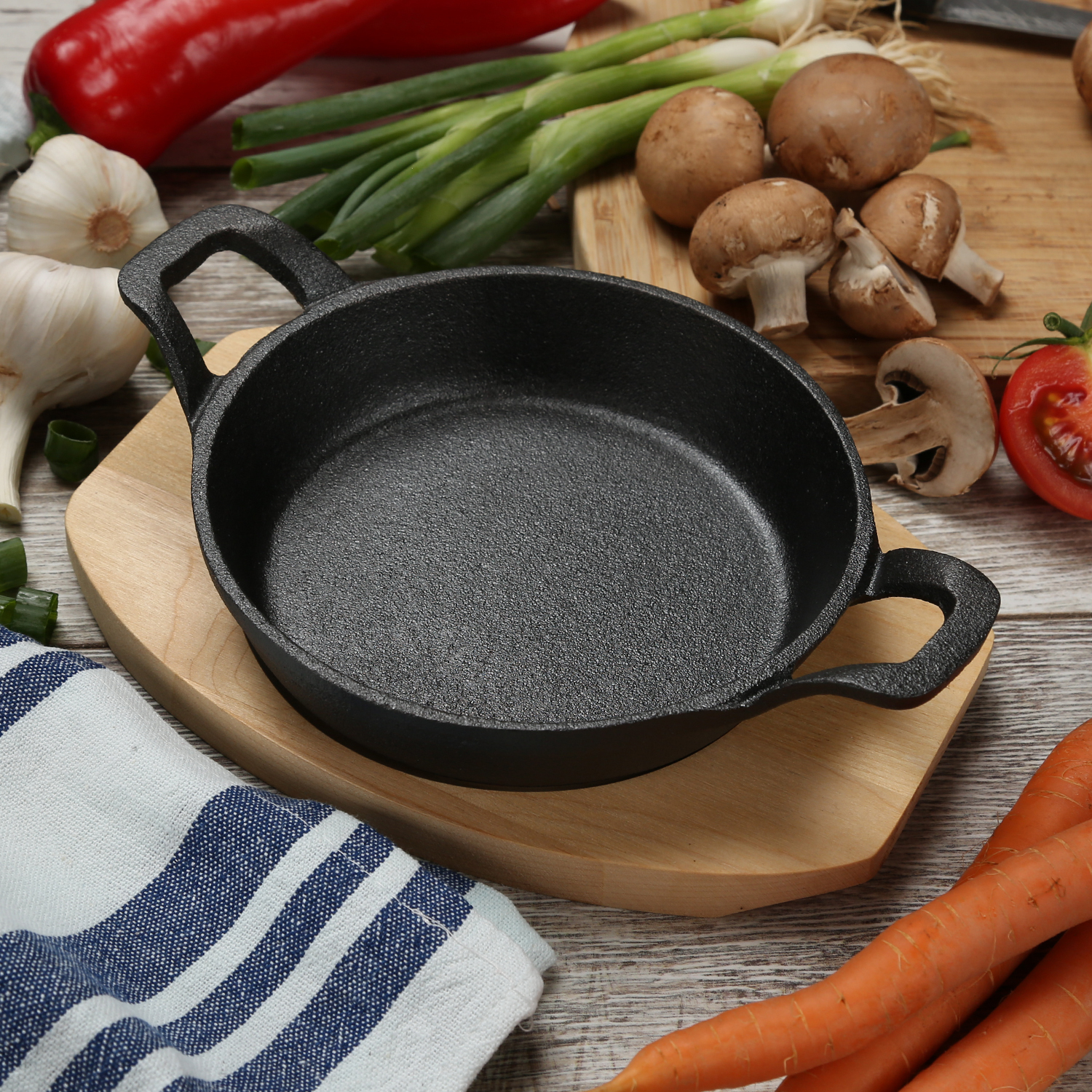 Feuerpfännchen Ø 15 cm mit 2 Henkel - Gusspfanne aus hochwertigem Gusseisen - Servierpfanne Feuerpfännchen Ø 15 cm mit 2 Henkel - Gusspfanne aus hochwertigem Gusseisen - Servierpfanne