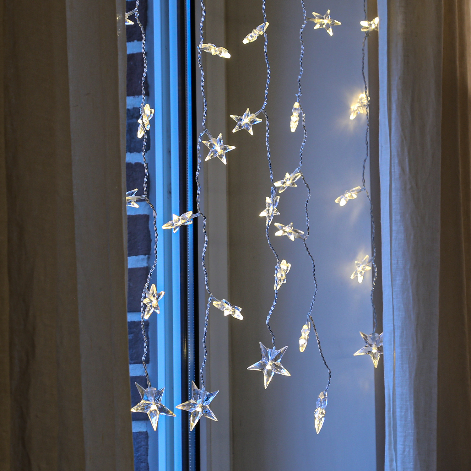 LED Lichtervorhang STERNE - 64 warmweiße LED - L: 1,2m - H: 1m - Trafo - für Innen - transparent LED Lichtervorhang STERNE - 64 warmweiße LED - L: 1,2m - H: 1m - Trafo - für Innen - transparent