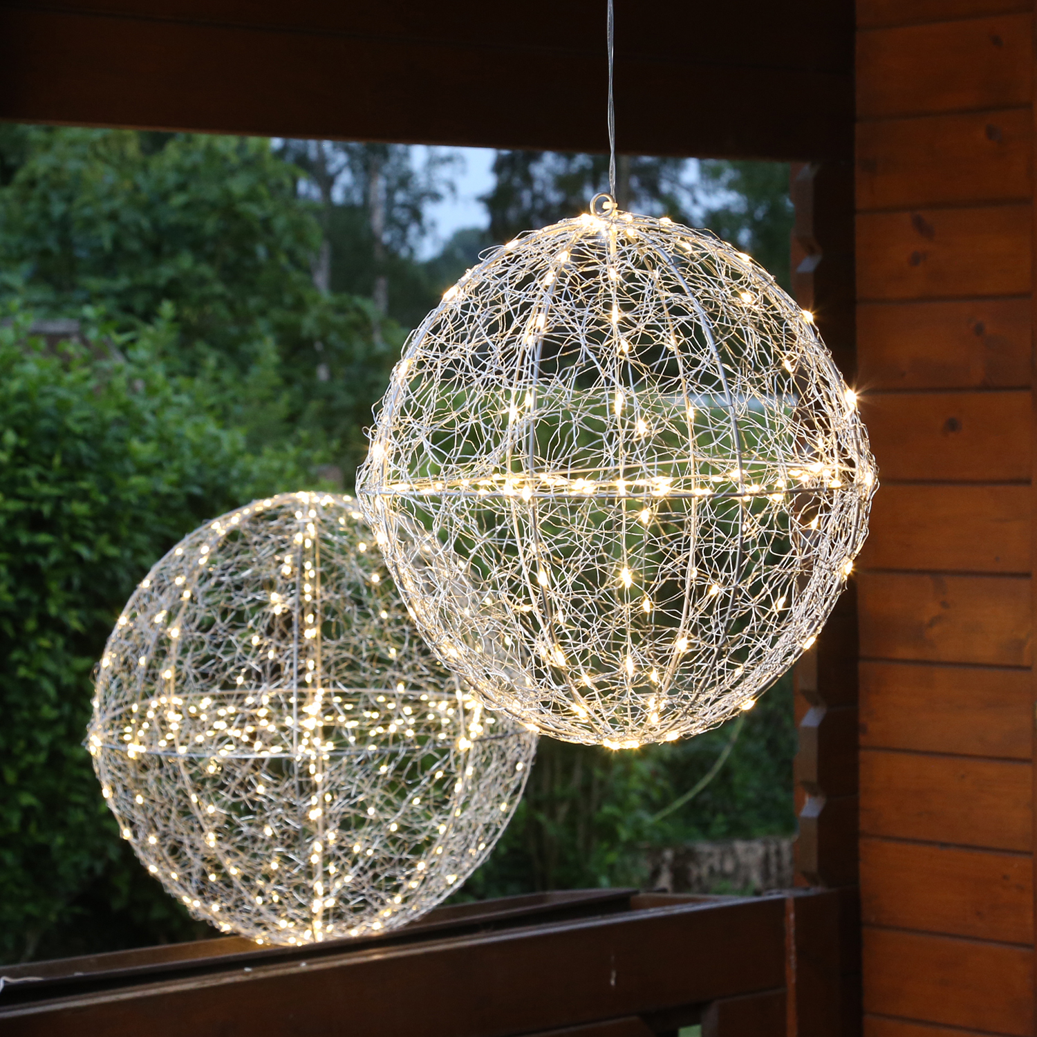 LED Drahtkugel - Leuchtkugel - 960 warmweiße LED - Timer - D: 58cm - für Innen/Außen