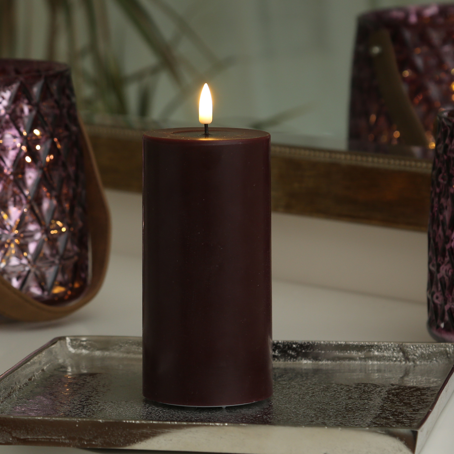 LED Stumpenkerze MIA - Echtwachs - realistische 3D Flamme - H: 15cm - D: 7,5cm - weinrot LED Stumpenkerze MIA - Echtwachs - realistische 3D Flamme - H: 15cm - D: 7,5cm - weinrot