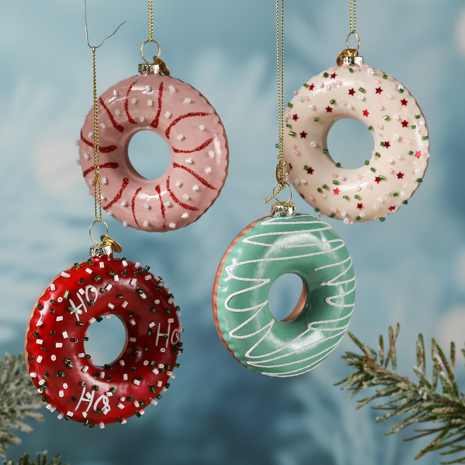 Weihnachtsbaumschmuck DONUT - Glas - inkl. Aufhänger - glänzend mit Verzierung - H: 8,5cm - rosa Weihnachtsbaumschmuck DONUT - Glas - inkl. Aufhänger - glänzend mit Verzierung - H: 8,5cm - rosa