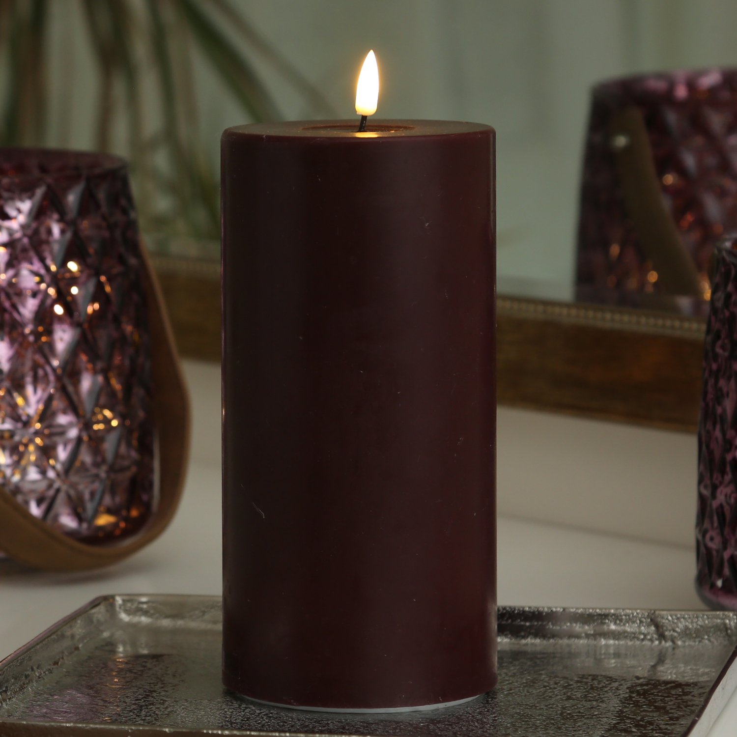 LED Stumpenkerze MIA - Echtwachs - realistische 3D Flamme - H: 20cm - D: 10cm - weinrot LED Stumpenkerze MIA - Echtwachs - realistische 3D Flamme - H: 20cm - D: 10cm - weinrot