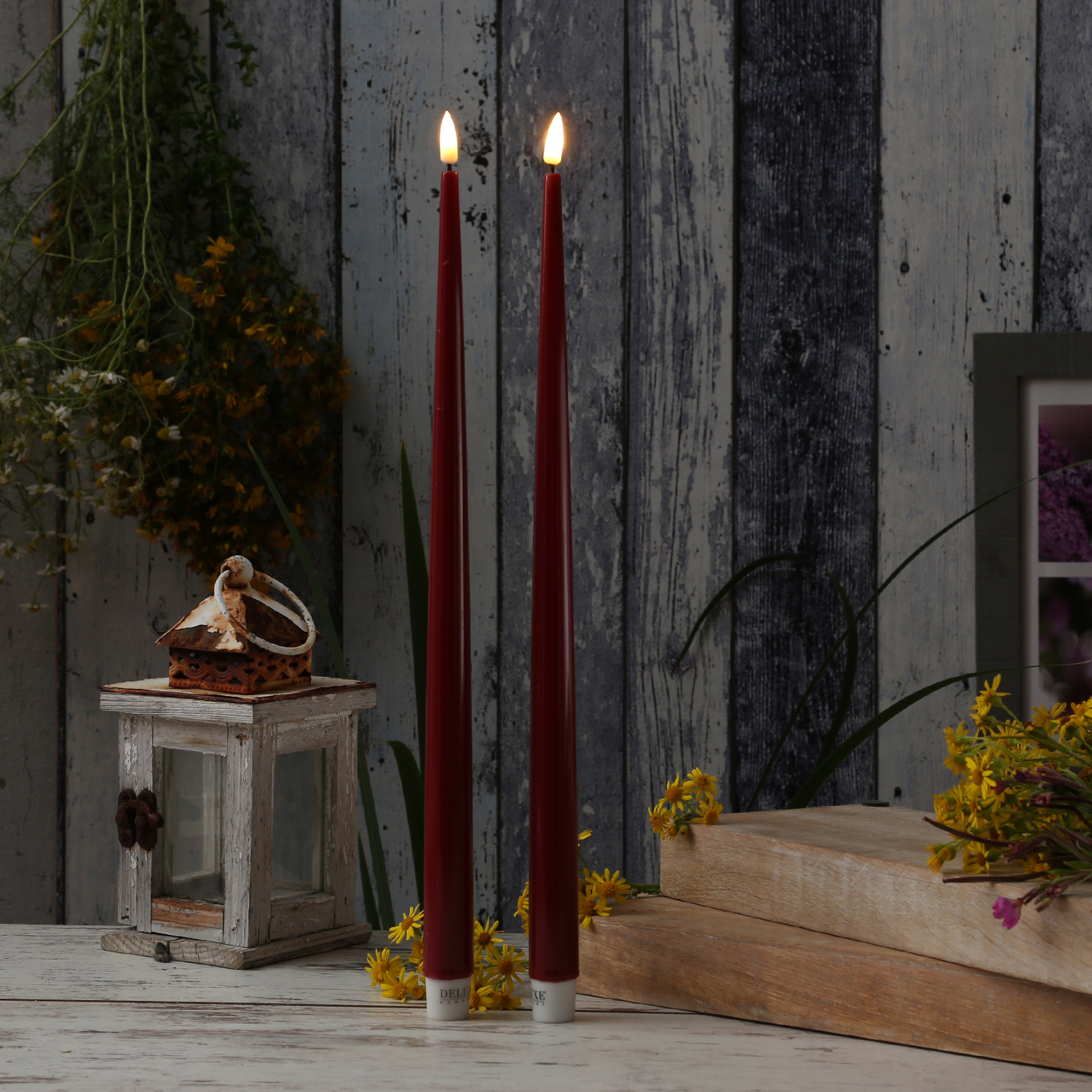 LED Stabkerzen ELLA - Echtwachs - realistische 3D Flamme - H: 38cm - bordeauxrot - 2 Stück LED Stabkerzen ELLA - Echtwachs - realistische 3D Flamme - H: 38cm - bordeauxrot - 2 Stück