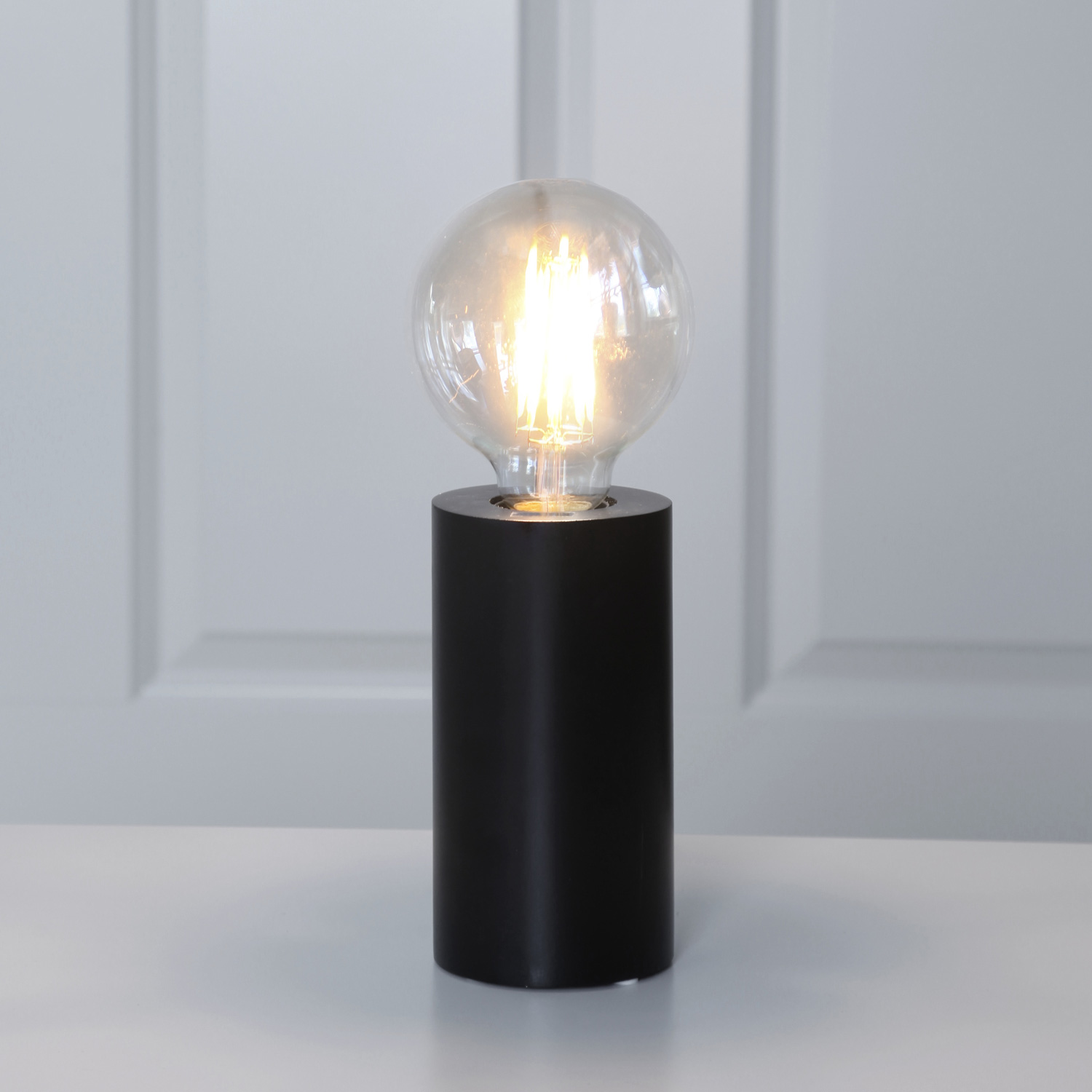 Lampenfassung "Tub" - E27 Fassung - Schalter - H: 15cm - stehend Lampenfassung "Tub" - E27 Fassung - Schalter - H: 15cm - stehend