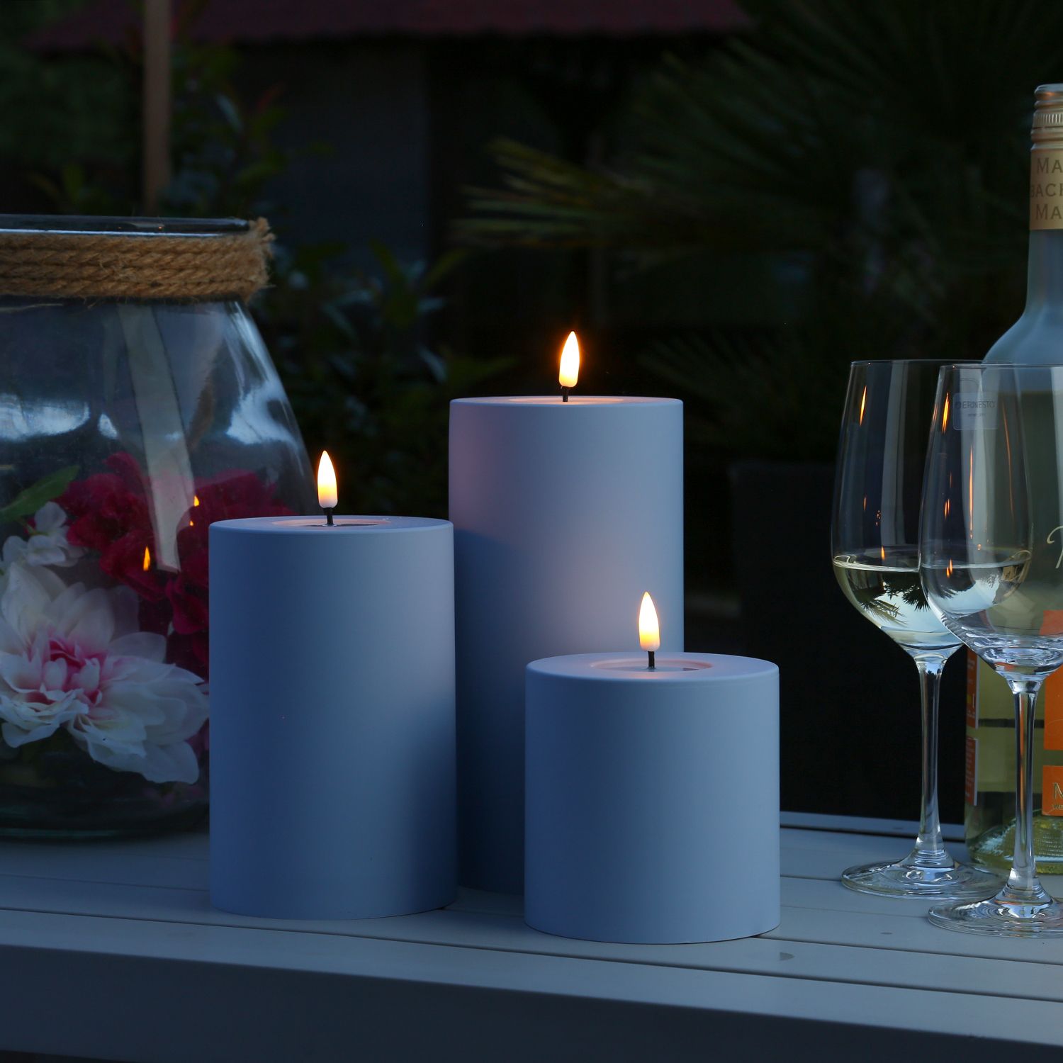 LED Stumpenkerze MIA - Kunststoff - realistische 3D Flamme - H: 20cm - f. Außen - pastellblau LED Stumpenkerze MIA - Kunststoff - realistische 3D Flamme - H: 20cm - f. Außen - pastellblau