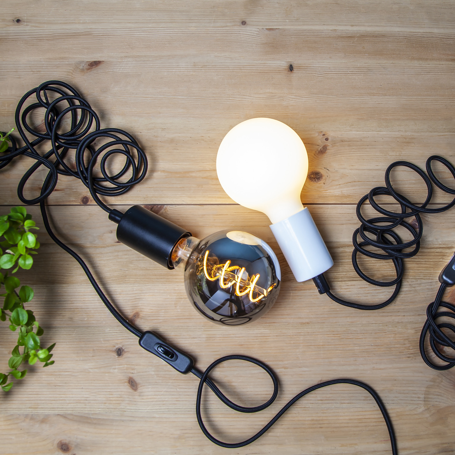 Lampenfassung "Stil" - E27 Fassung - Schalter - L: 3,5m - Textilkabel - Fassung weiß Lampenfassung "Stil" - E27 Fassung - Schalter - L: 3,5m - Textilkabel - Fassung weiß