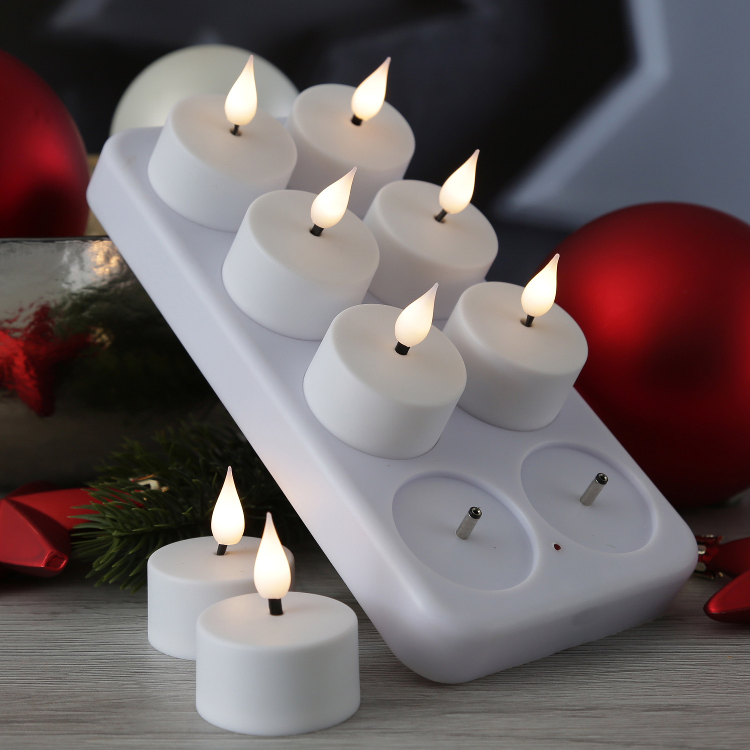 LED Teelichter - 8 wiederaufladbare LED Teelichter mit Ladestation - D: 4cm - flackernd - weiß