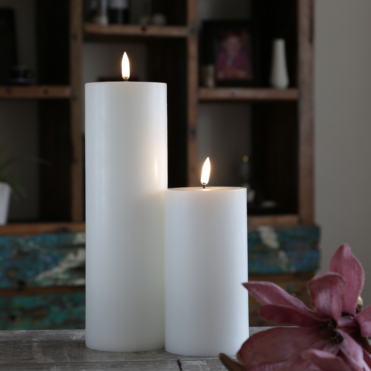 LED Kerze THEA - Echtwachs - 3D Flamme - H: 15cm - D: 7,8cm - Timer - bis zu 1000 Std. - weiß LED Kerze THEA - Echtwachs - 3D Flamme - H: 15cm - D: 7,8cm - Timer - bis zu 1000 Std. - weiß