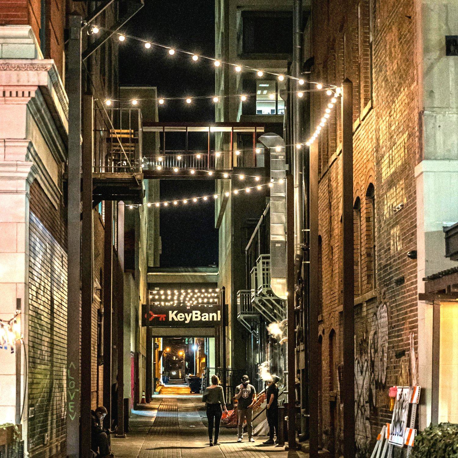 Illu/Partylichterkette BLACKY 30m - Außenlichterkette schwarz - 30x bruchfeste opale Tropfenlampen