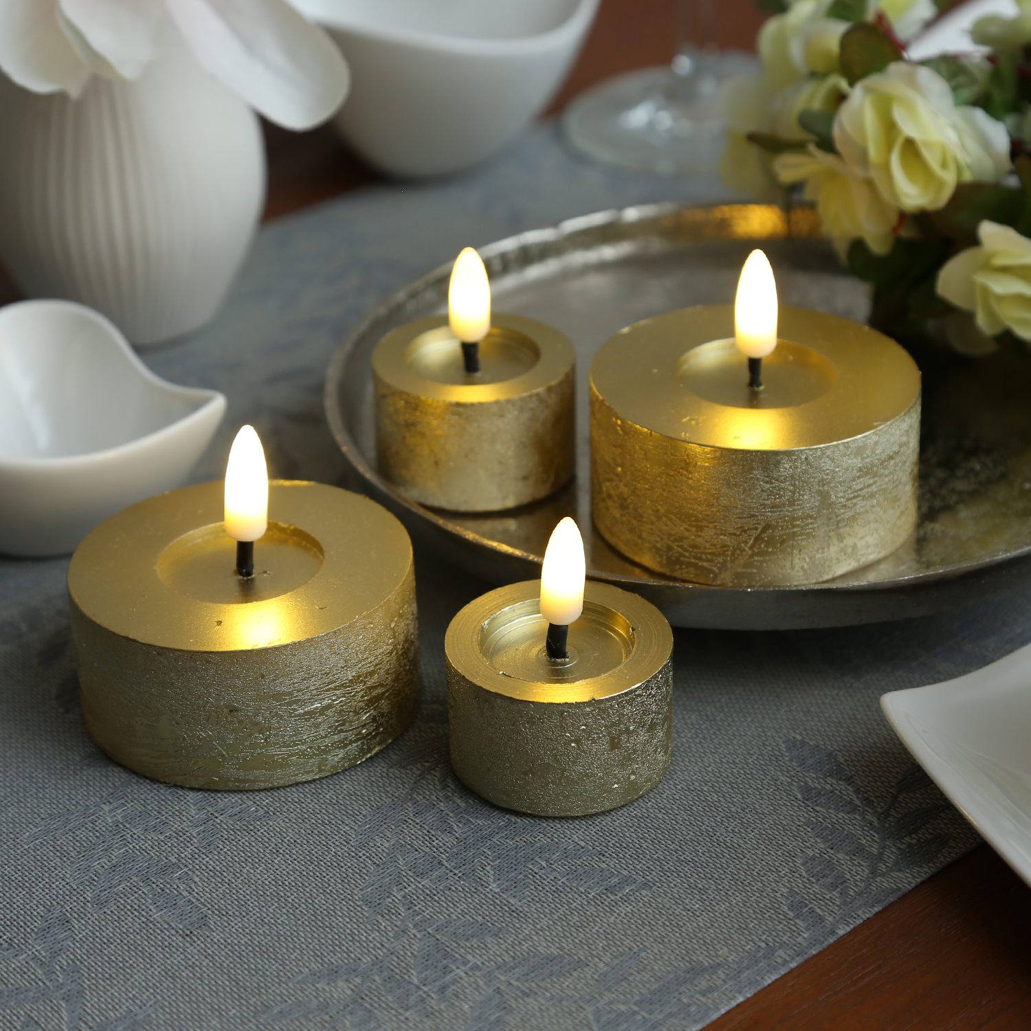 LED Maxi Teelichter LINA - Rustik-Optik - Echtwachs - Timer - D: 7cm - H: 6cm - gold - 2 Stück
