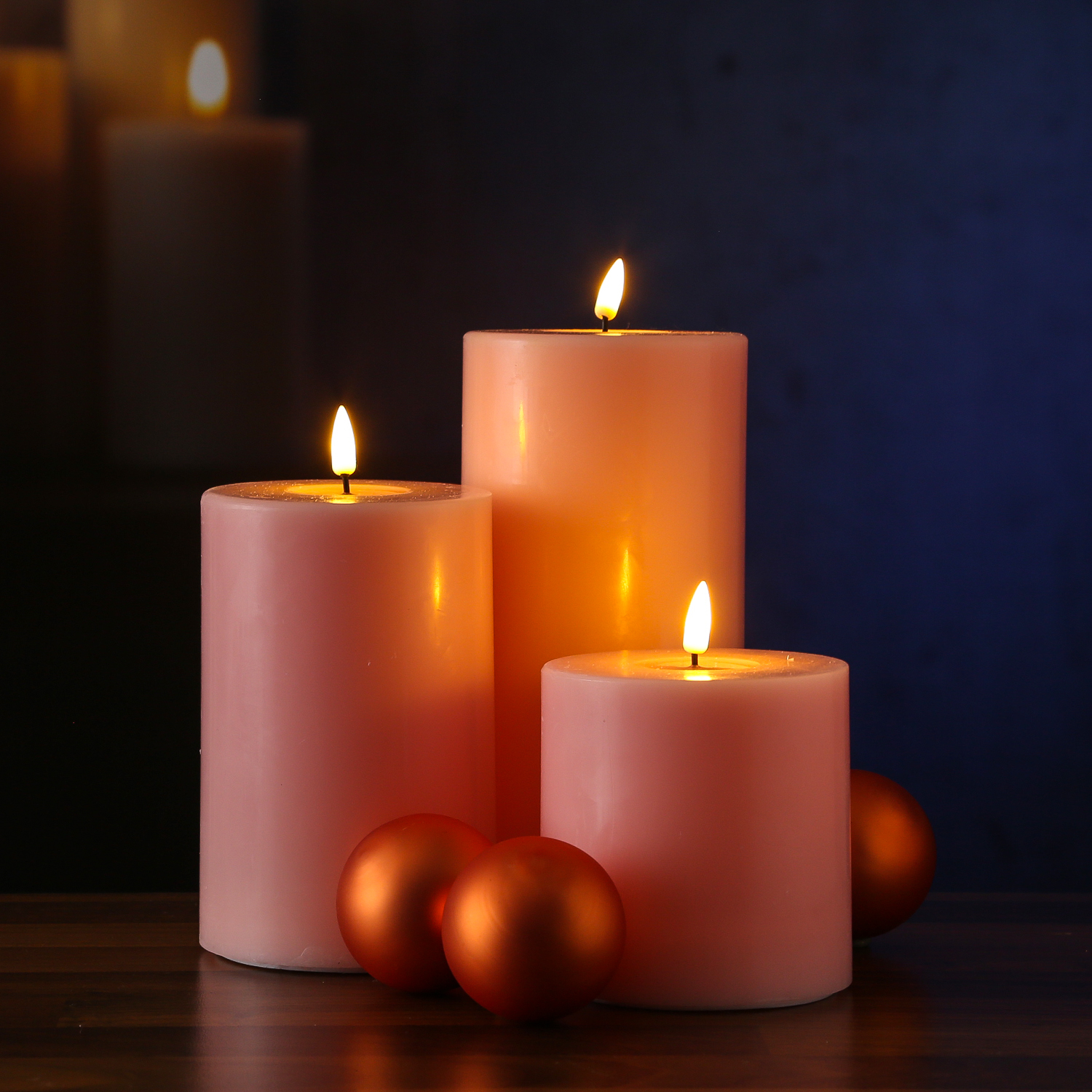 LED Stumpenkerze MIA - Echtwachs - realistische 3D Flamme - H: 20cm - D: 10cm - Batterie - rosa LED Stumpenkerze MIA - Echtwachs - realistische 3D Flamme - H: 20cm - D: 10cm - Batterie - rosa