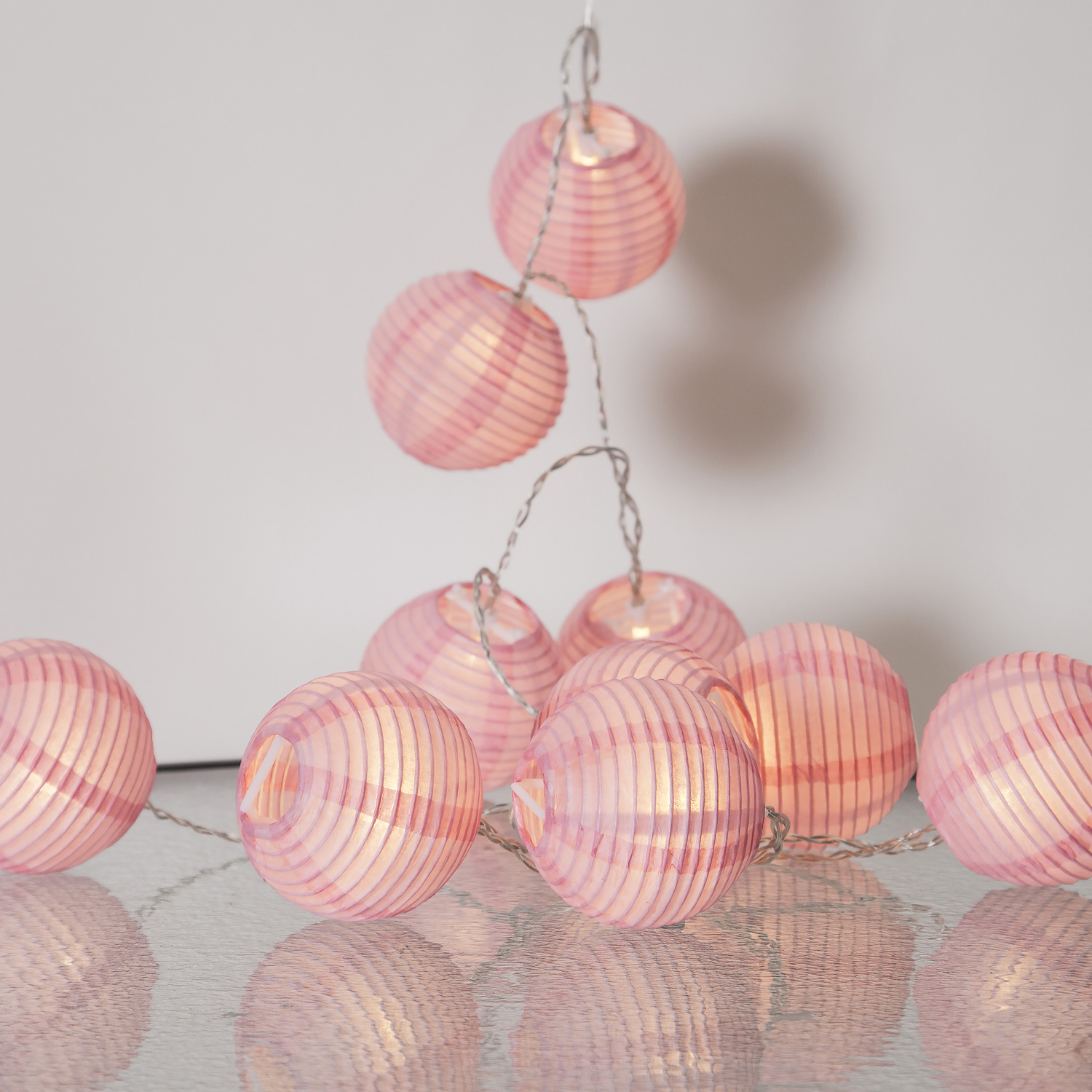 LED Lichterkette "Festival" - 10 rosa Lampions - warmweiße LED - 1,35m - inkl Trafo LED Lichterkette "Festival" - 10 rosa Lampions - warmweiße LED - 1,35m - inkl Trafo