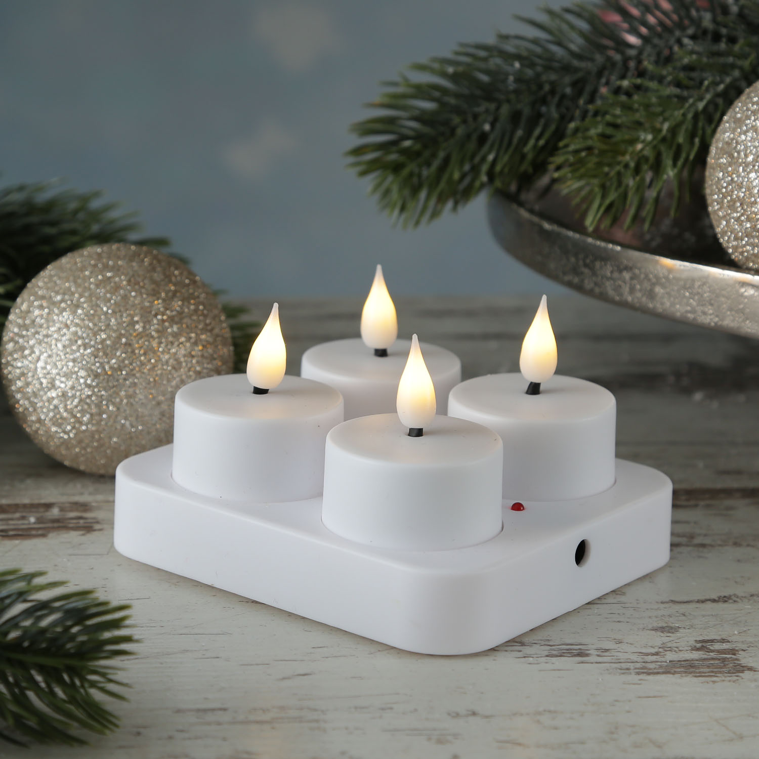 LED Teelichter - 4 wiederaufladbare LED Teelichter mit Ladestation - D- 4cm - flackernd - weiss LED Teelichter - 4 wiederaufladbare LED Teelichter mit Ladestation - D- 4cm - flackernd - weiss