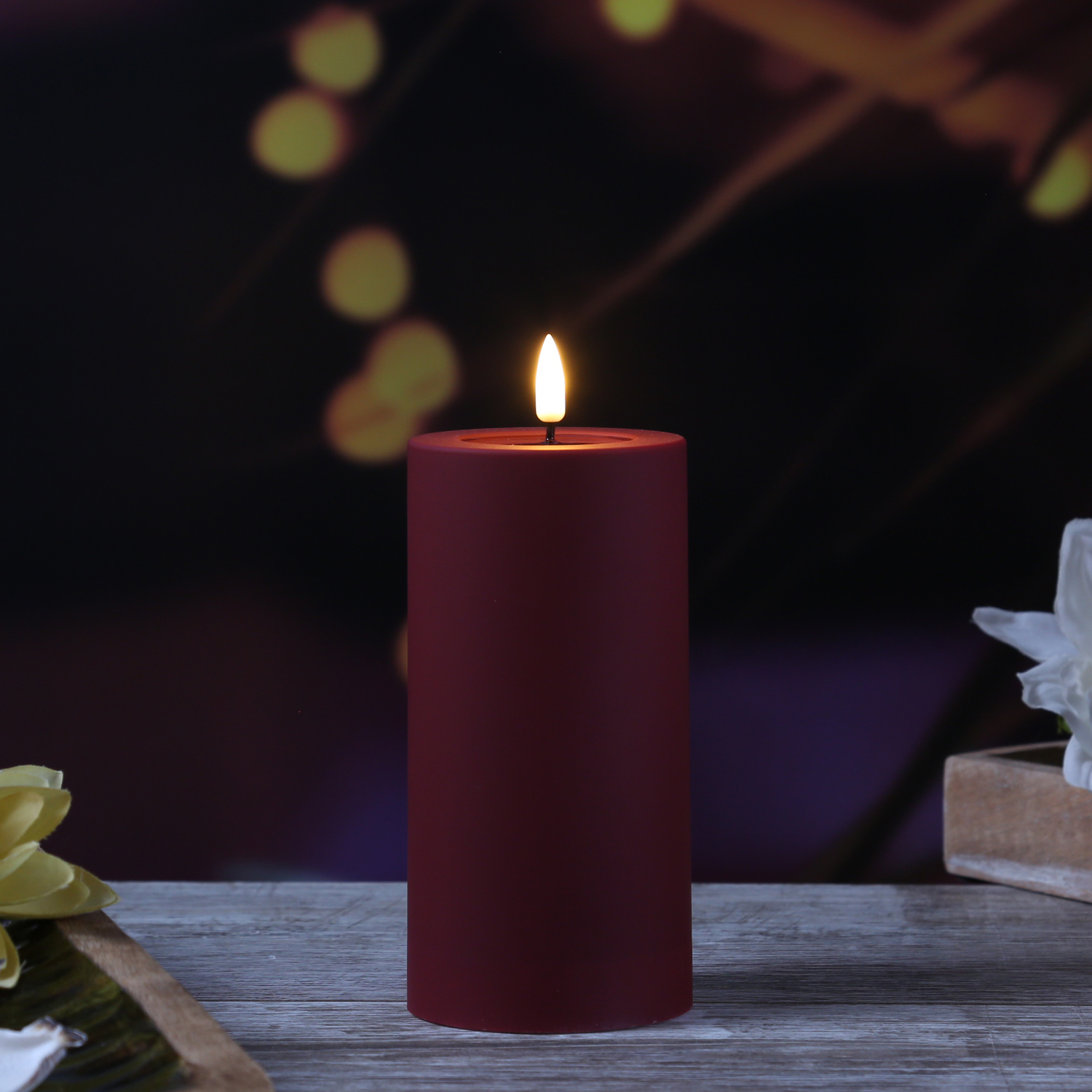 LED Stumpenkerze MIA - Kunststoff - realistische 3D Flamme - H: 15cm - f. Außen - bordeaux/dunkelrot LED Stumpenkerze MIA - Kunststoff - realistische 3D Flamme - H: 15cm - f. Außen - bordeaux/dunkelrot