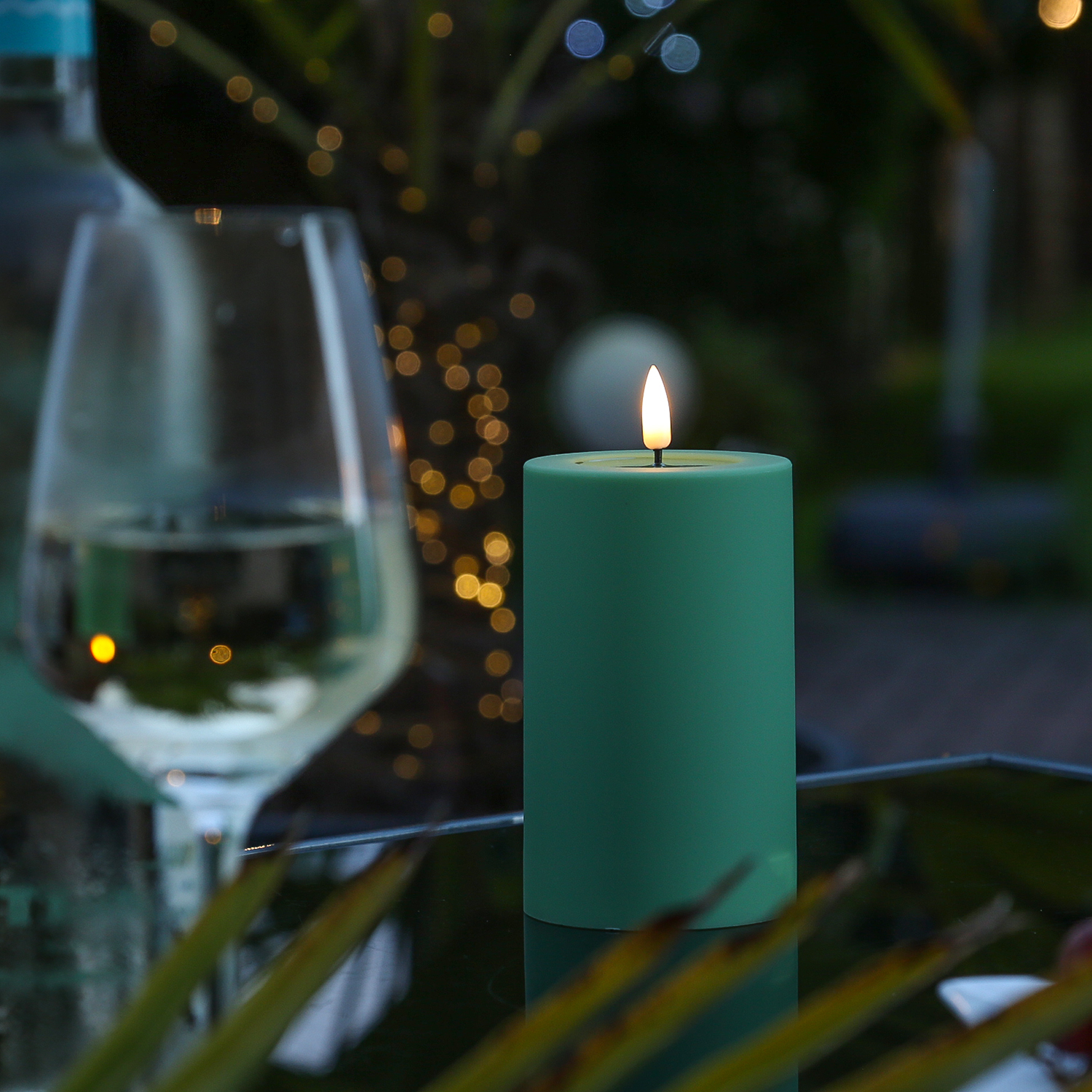 LED Stumpenkerze MIA - Kunststoff - realistische 3D Flamme - H: 12,5cm - outdoor - grün LED Stumpenkerze MIA - Kunststoff - realistische 3D Flamme - H: 12,5cm - outdoor - grün