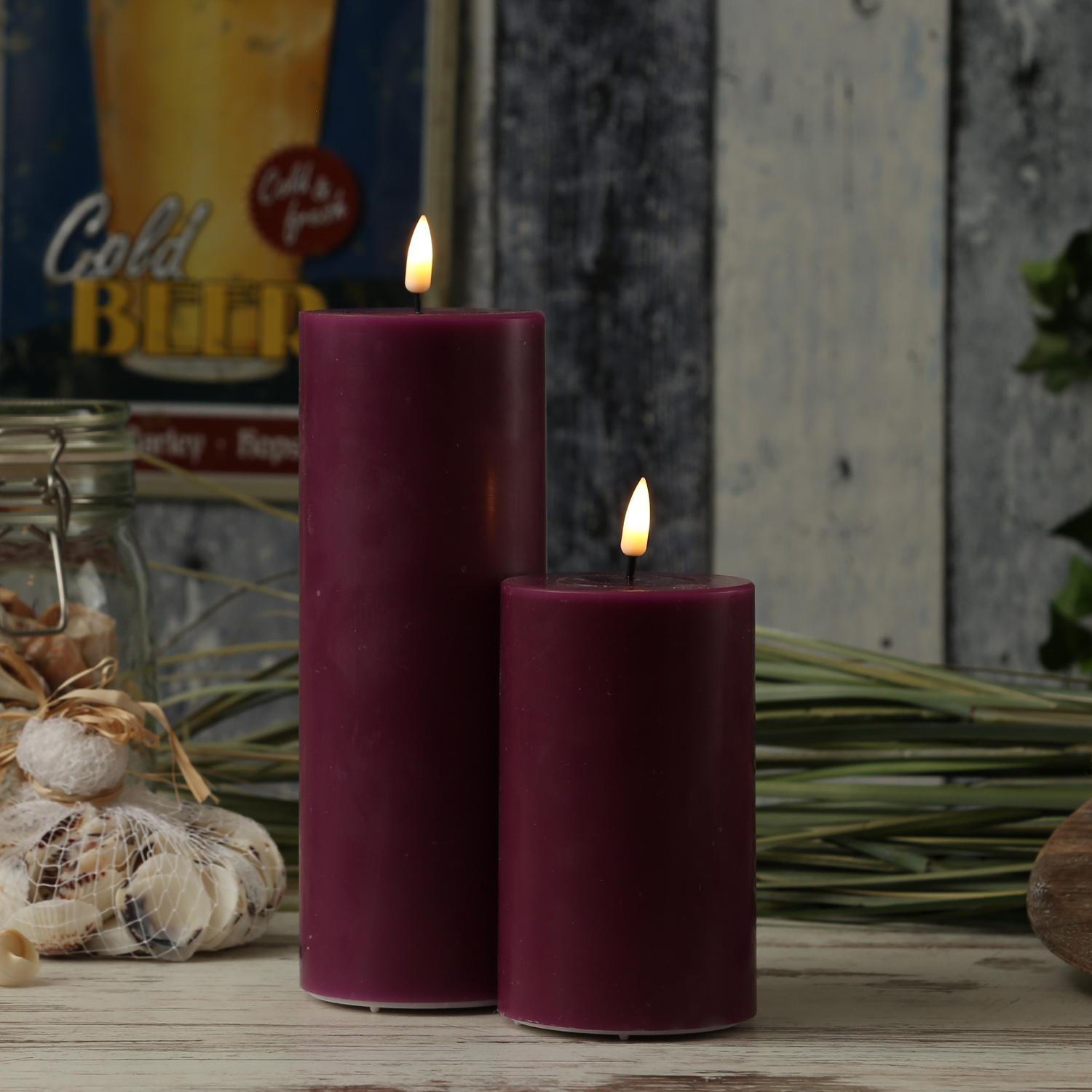 LED Stumpenkerze MIA - Echtwachs - realistische 3D Flamme - H: 12,5cm - D: 7,5cm - beere LED Stumpenkerze MIA - Echtwachs - realistische 3D Flamme - H: 12,5cm - D: 7,5cm - beere