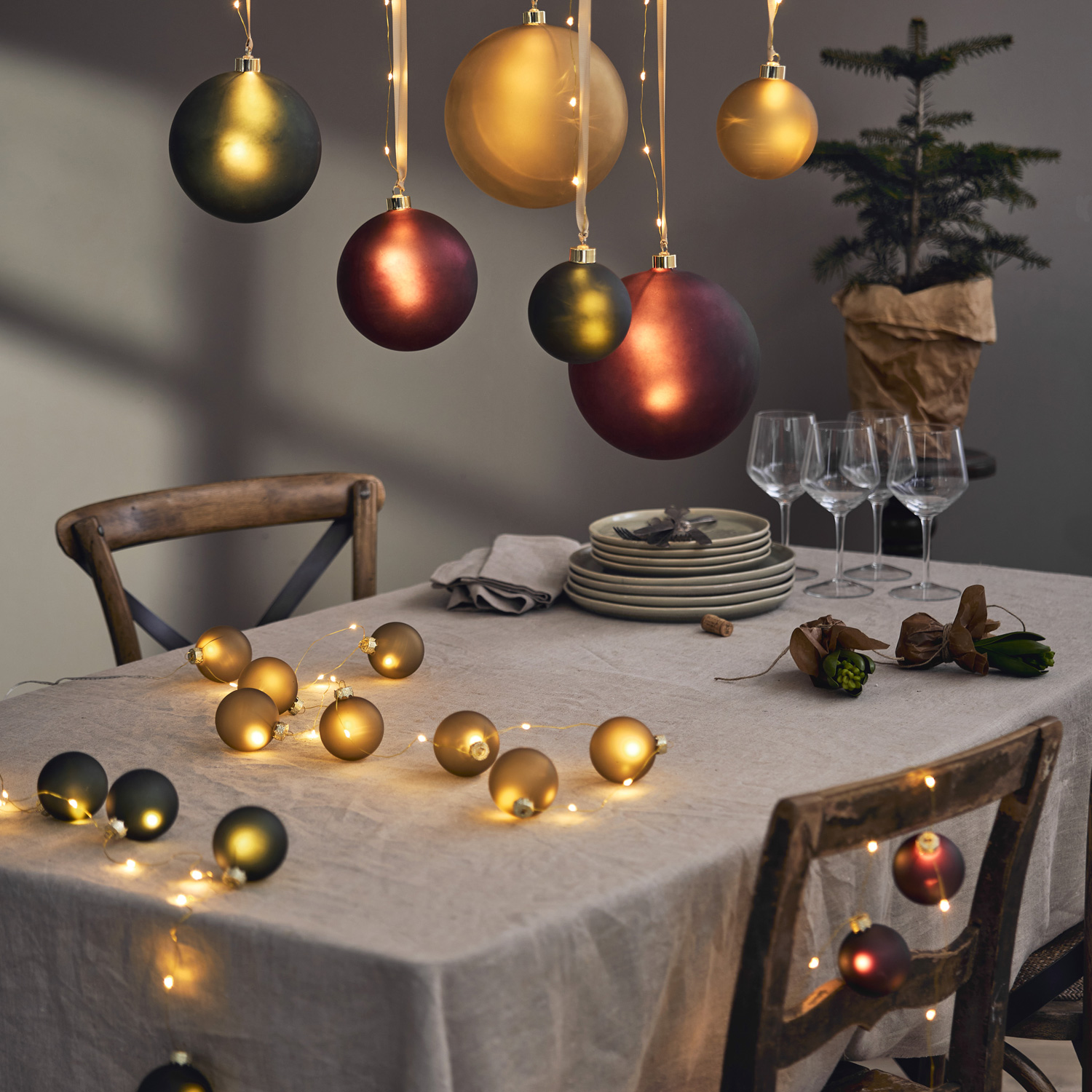 LED Lichterkette Christbaumkugel - Glas - 22 warmweiße LED - L: 1,6m - Timer - Batterie - grün LED Lichterkette Christbaumkugel - Glas - 22 warmweiße LED - L: 1,6m - Timer - Batterie - grün