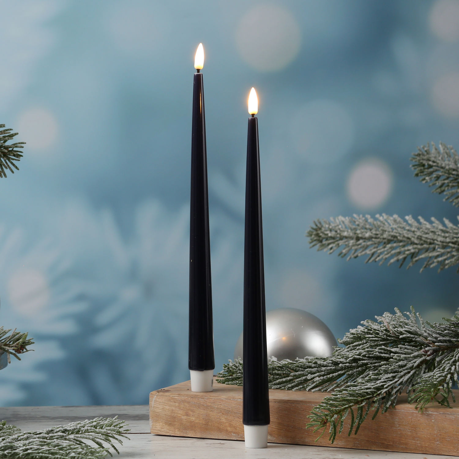 LED Stabkerzen ELLA - Echtwachs - realistische 3D Flamme - H: 38cm - königsblau - 2 Stück LED Stabkerzen ELLA - Echtwachs - realistische 3D Flamme - H: 38cm - königsblau - 2 Stück