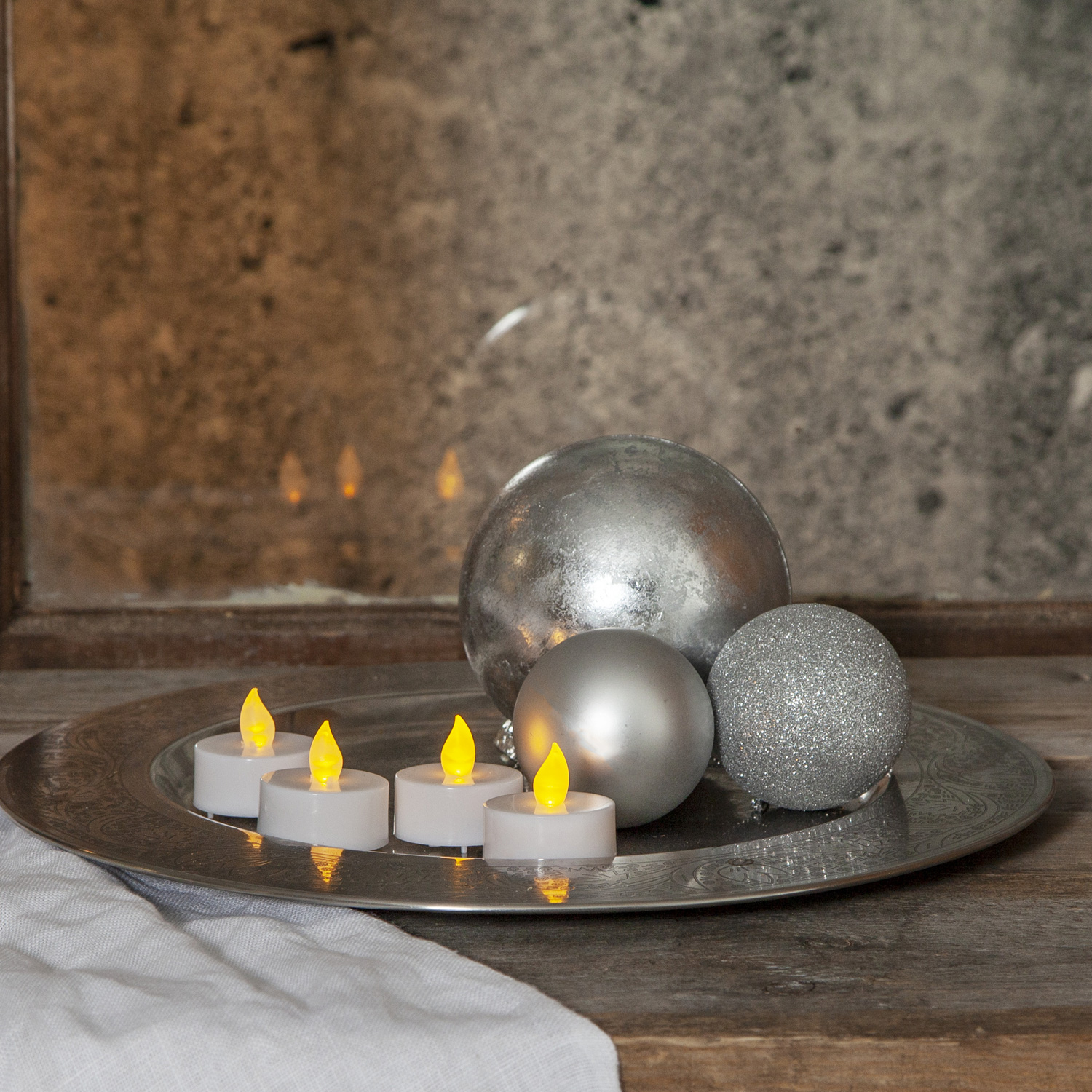 LED Teelicht "Paulo" - warmweiße flackernde Flamme - Batteriebetrieb - H: 4cm - 4er Set LED Teelicht "Paulo" - warmweiße flackernde Flamme - Batteriebetrieb - H: 4cm - 4er Set