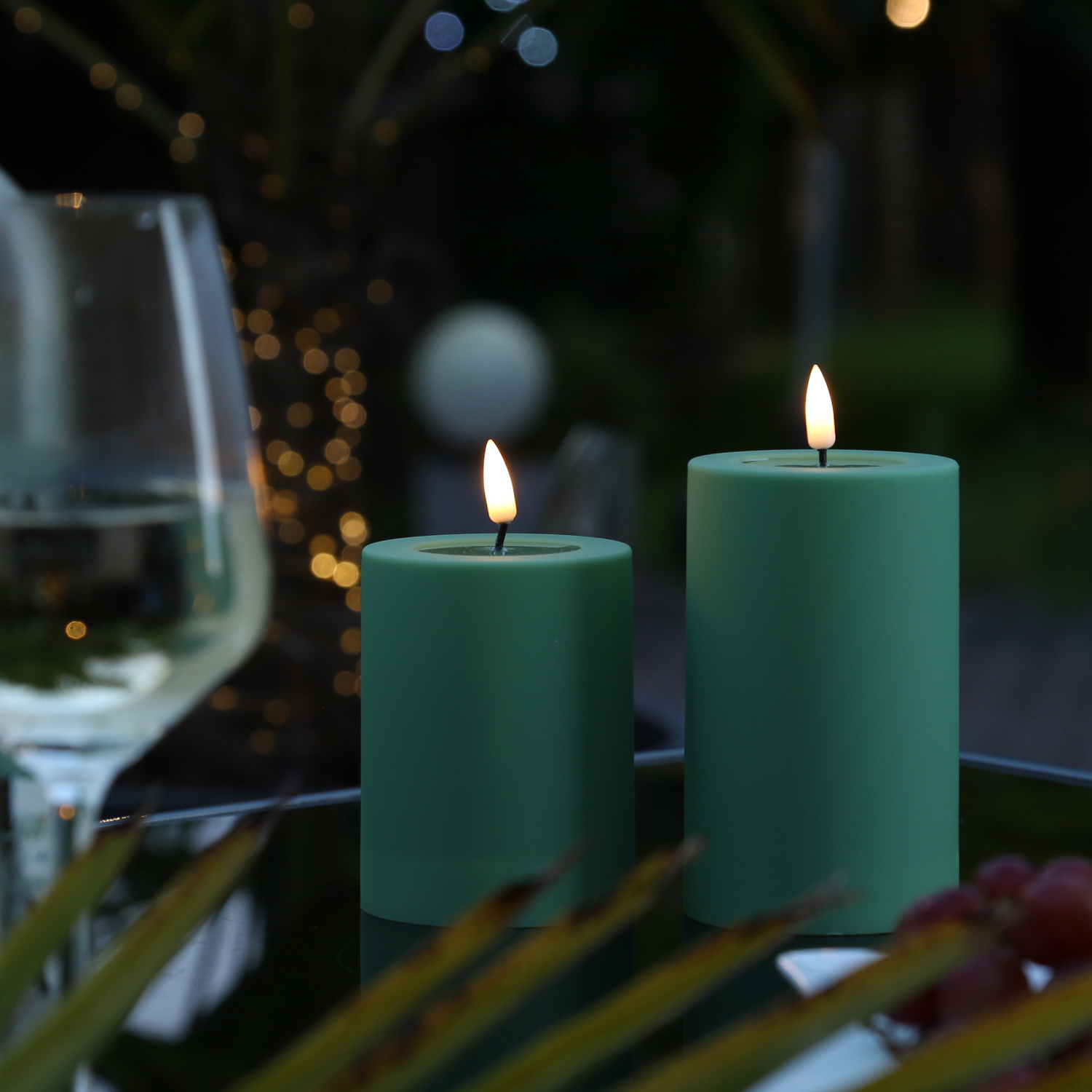 LED Stumpenkerze MIA - Kunststoff - realistische 3D Flamme - H: 15cm - f. Außen - grün LED Stumpenkerze MIA - Kunststoff - realistische 3D Flamme - H: 15cm - f. Außen - grün