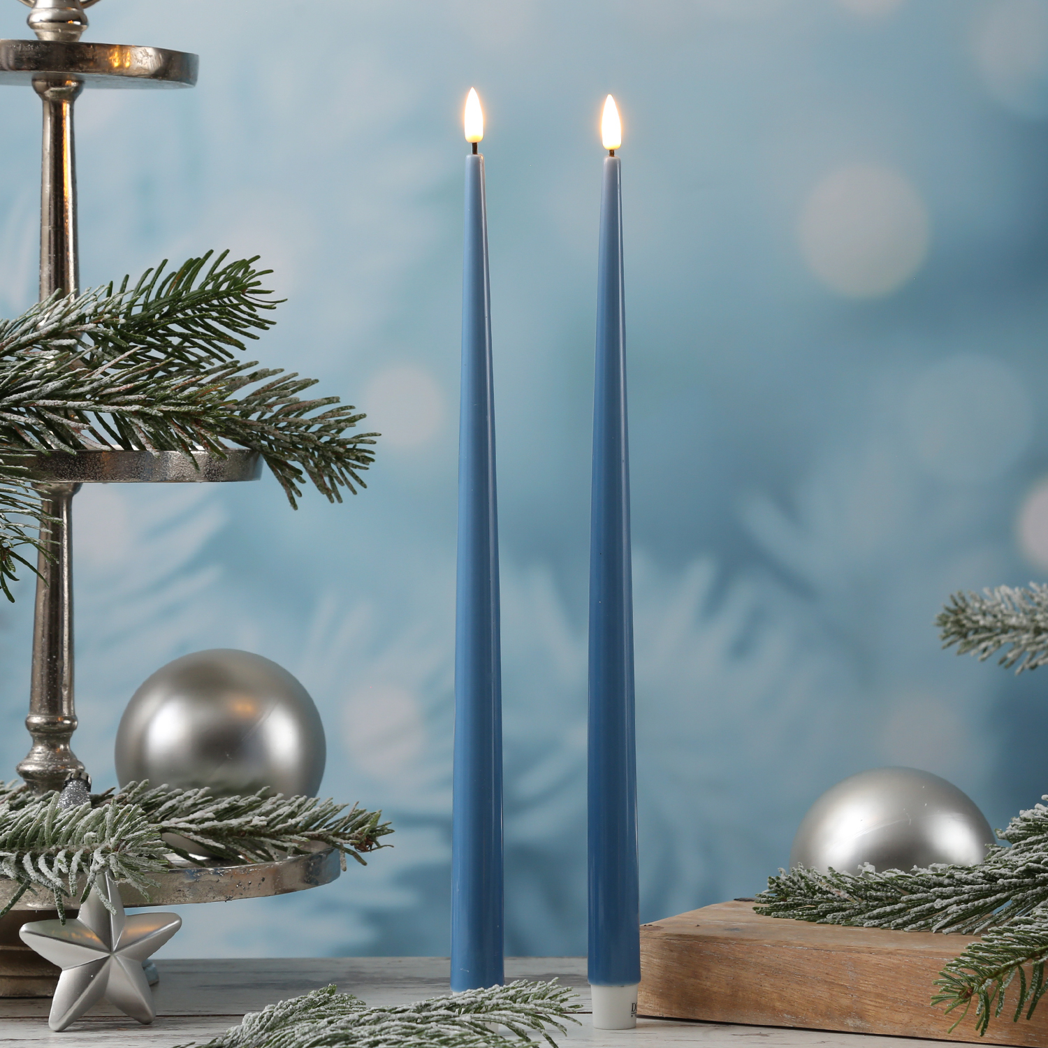 LED Stabkerzen ELLA - Echtwachs - realistische 3D Flamme - H: 38cm - eisblau - 2 Stück LED Stabkerzen ELLA - Echtwachs - realistische 3D Flamme - H: 38cm - eisblau - 2 Stück