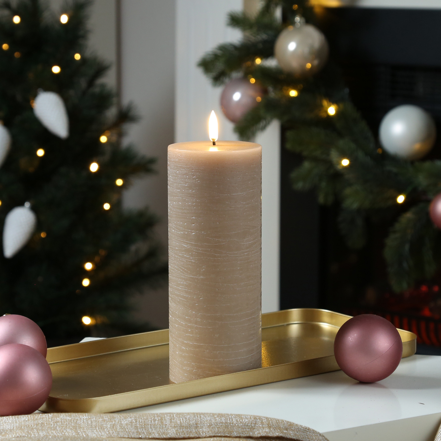 LED Kerze PIA - Rustik-Optik - Echtwachs - H: 20cm - D: 7,8cm - Timer - bis zu 1000 Std. - beige LED Kerze PIA - Rustik-Optik - Echtwachs - H: 20cm - D: 7,8cm - Timer - bis zu 1000 Std. - beige