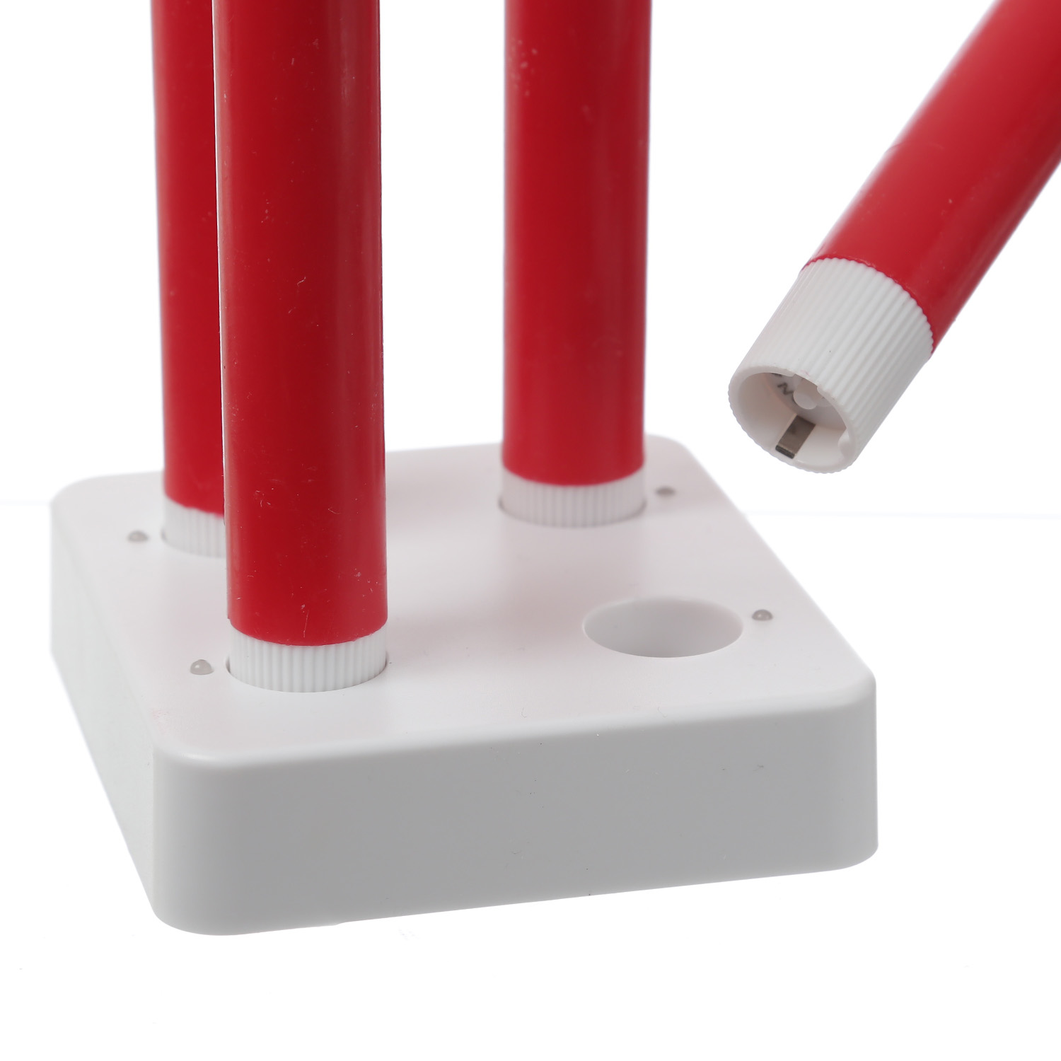 LED Stabkerzen LISA - Echtwachs - mit Ladestation - inkl. Fernbedienung - H: 25cm - rot - 4er Set LED Stabkerzen LISA - Echtwachs - mit Ladestation - inkl. Fernbedienung - H: 25cm - rot - 4er Set