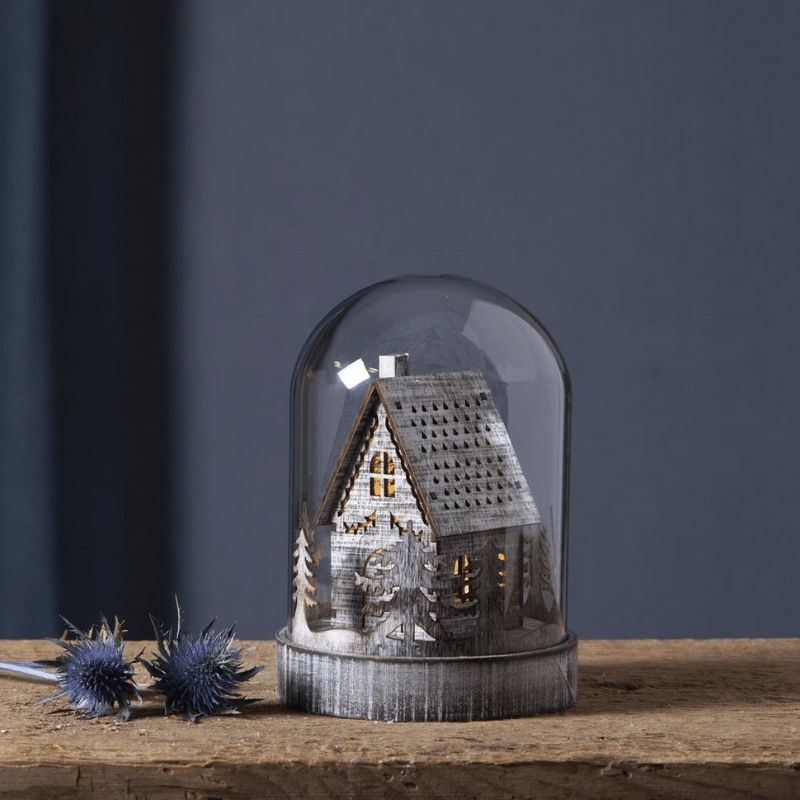 LED Holzdeko im Glas "Knusperhaus" - 1 warmweiße LED - Timer - Batteriebetrieb - H: 17,5cm - braun LED Holzdeko im Glas "Knusperhaus" - 1 warmweiße LED - Timer - Batteriebetrieb - H: 17,5cm - braun