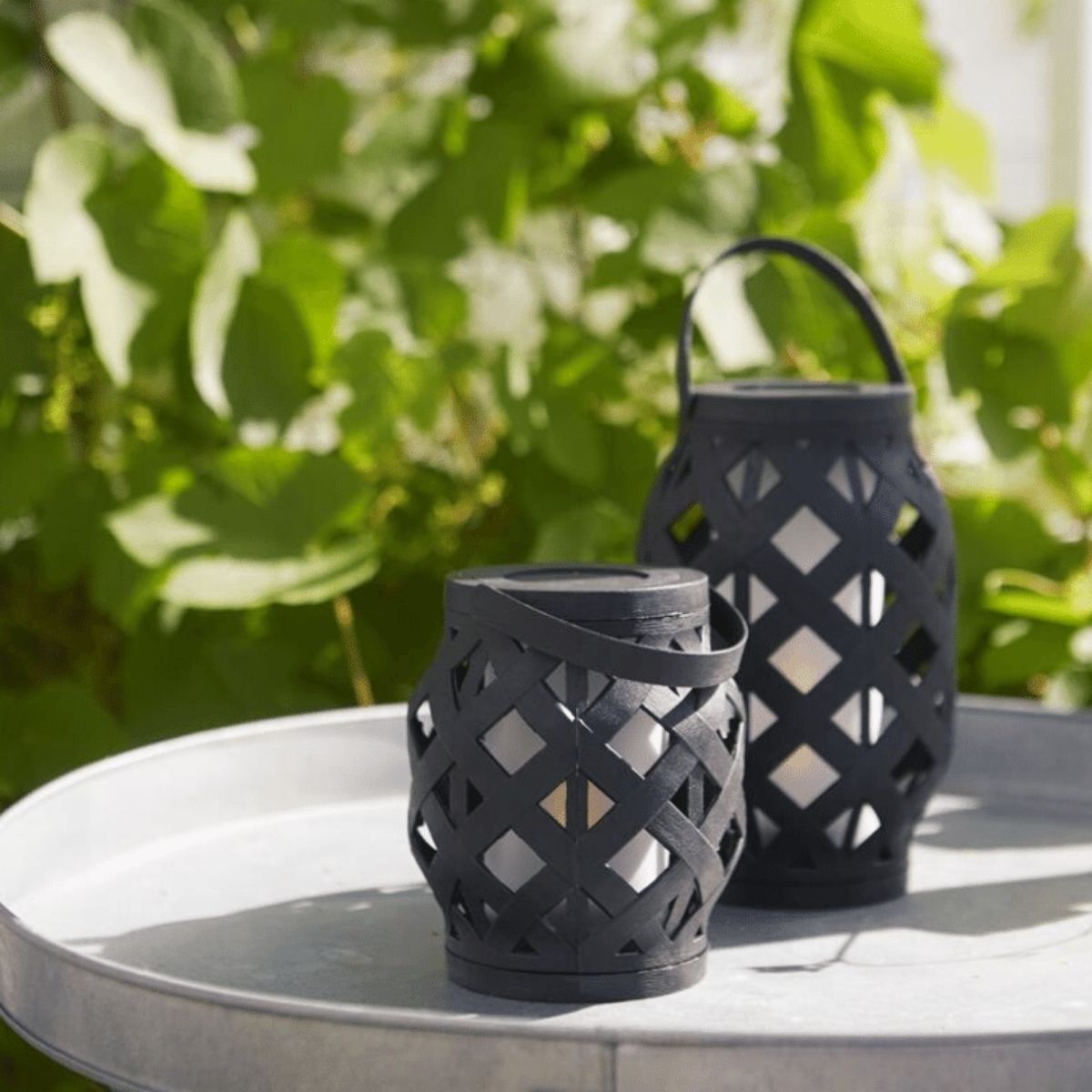 LED Laterne FLAME - LED mit bewegtem Feuereffekt - H: 16cm, D: 14cm - Timer - schwarz LED Laterne FLAME - LED mit bewegtem Feuereffekt - H: 16cm, D: 14cm - Timer - schwarz