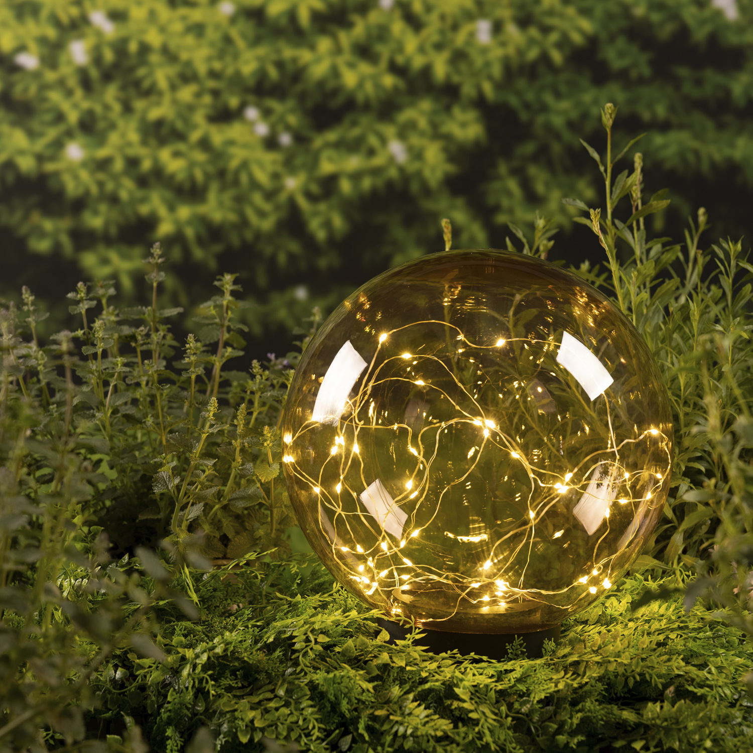 LED Solar Kugellampe - 2in1 - Kunststoff - warmweiße LED Drahtlichterkette - D: 30cm - bernstein LED Solar Kugellampe - 2in1 - Kunststoff - warmweiße LED Drahtlichterkette - D: 30cm - bernstein