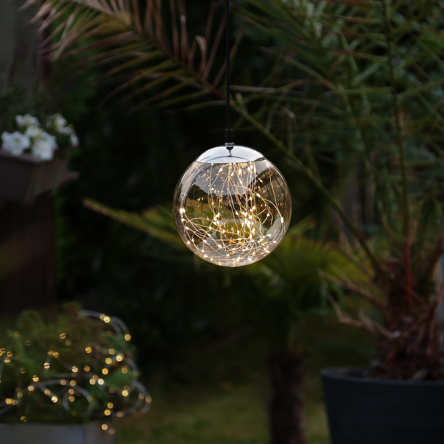 LED Lichterkugel mit Drahtlichterkette - hängend - 80 warmweiße LED - D: 20cm - f. Innen/Außen LED Lichterkugel mit Drahtlichterkette - hängend - 80 warmweiße LED - D: 20cm - f. Innen/Außen