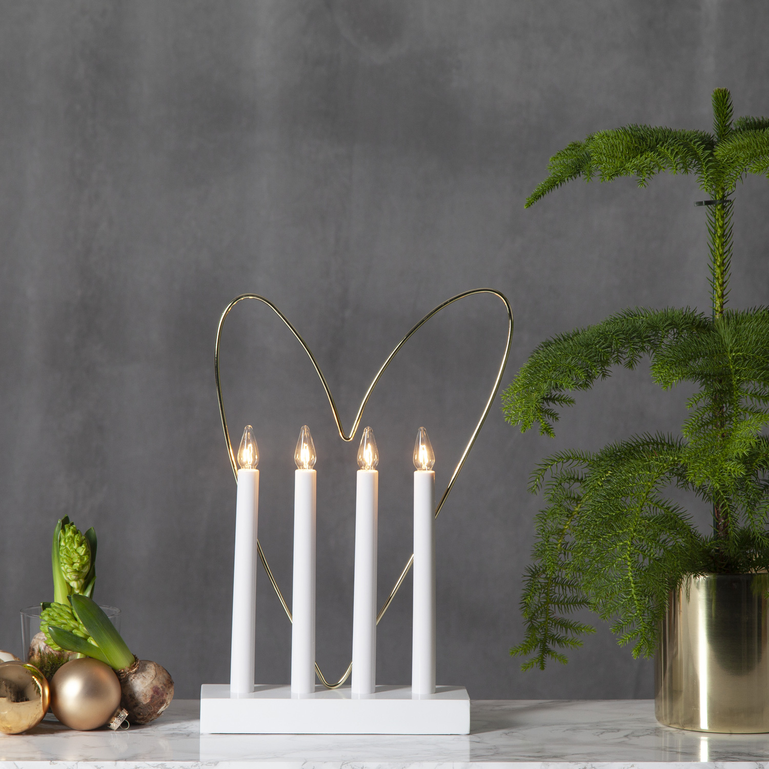 Fensterleuchter "Glossy Herz" - 4flammig - warmweiße Glühlampen - H: 35cm - Schalter - Weiß/Gold Fensterleuchter "Glossy Herz" - 4flammig - warmweiße Glühlampen - H: 35cm - Schalter - Weiß/Gold