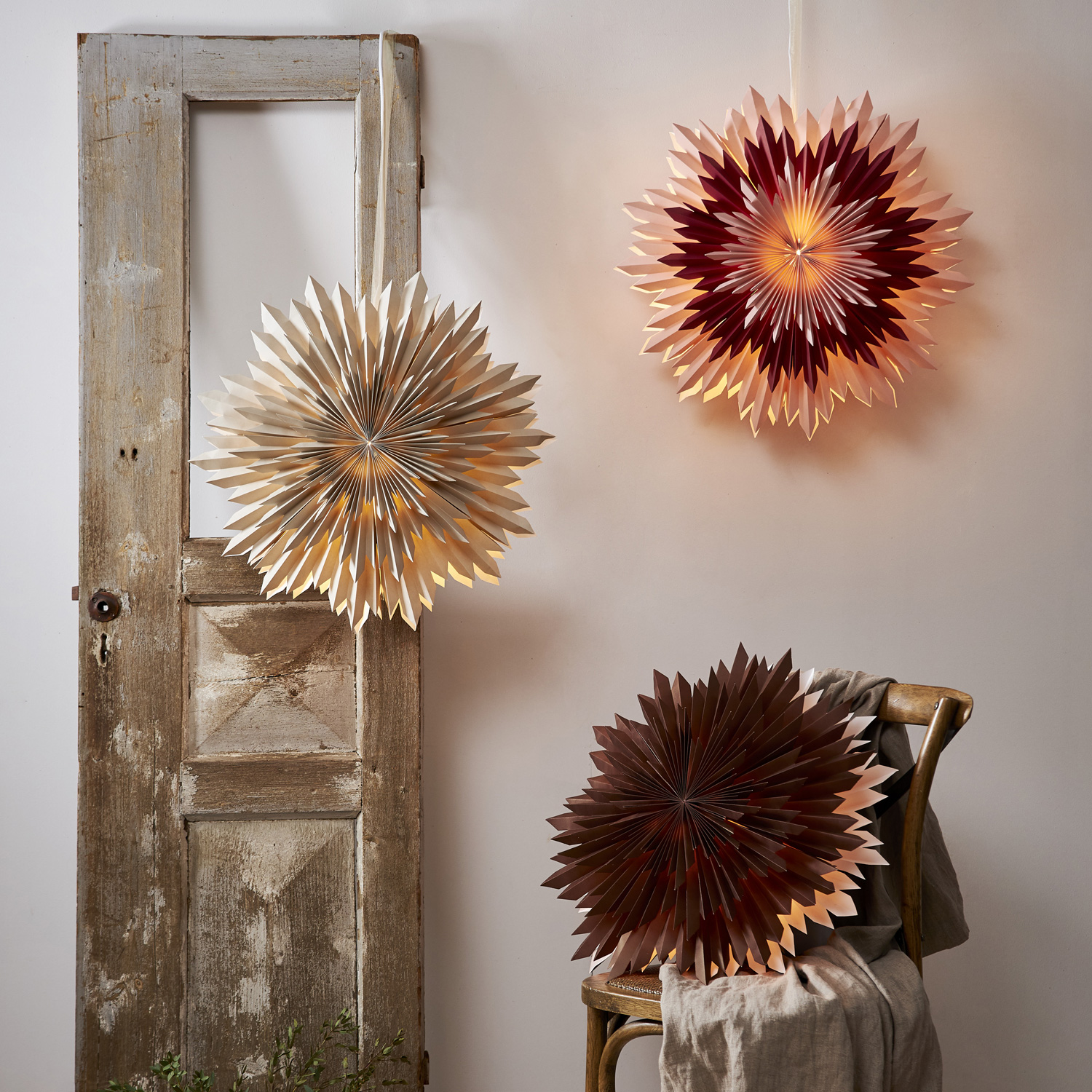 Papierstern - Ice - hängend - D: 50cm - mit Band - zerknittertes Papier - 3 - lagig - beige Papierstern - Ice - hängend - D: 50cm - mit Band - zerknittertes Papier - 3 - lagig - beige