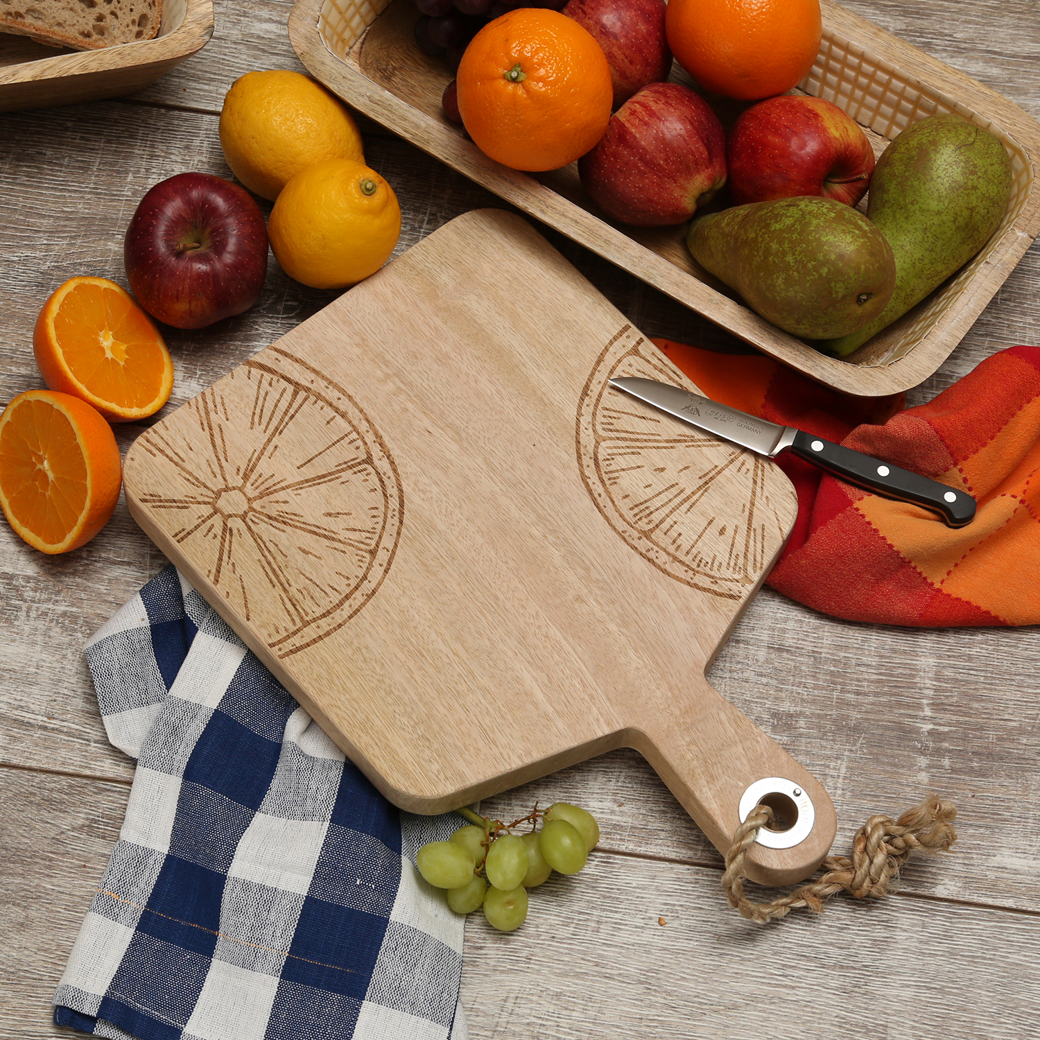 Schneidebrett - Vesperbrett - Mangoholz - Kordel - L: 38cm - Zitronenmotiv halbiert - natur