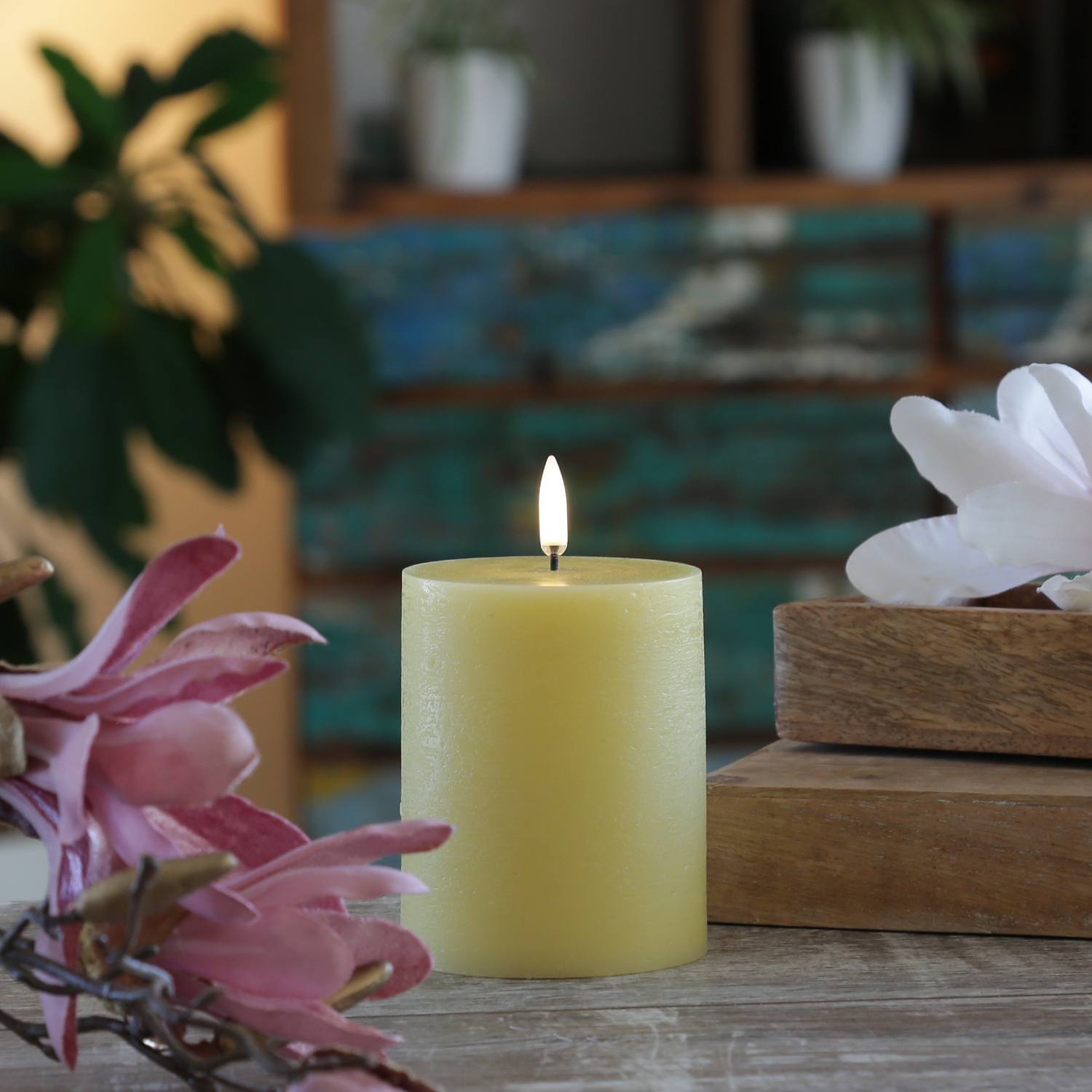 LED Kerze PIA - Rustik-Optik - Echtwachs - H: 10cm - D: 7,8cm - Timer - bis zu 1000 Std. - gelb LED Kerze PIA - Rustik-Optik - Echtwachs - H: 10cm - D: 7,8cm - Timer - bis zu 1000 Std. - gelb