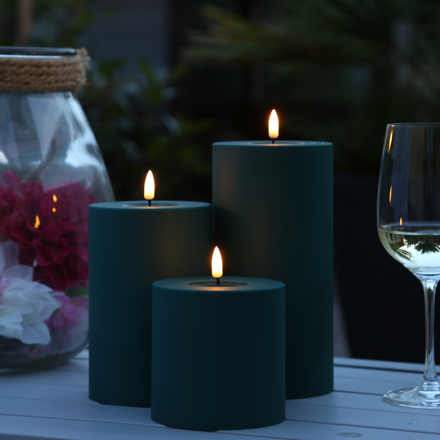 LED Stumpenkerze MIA - Kunststoff - realistische 3D Flamme - H: 15cm - f. Außen - dunkelgrün LED Stumpenkerze MIA - Kunststoff - realistische 3D Flamme - H: 15cm - f. Außen - dunkelgrün