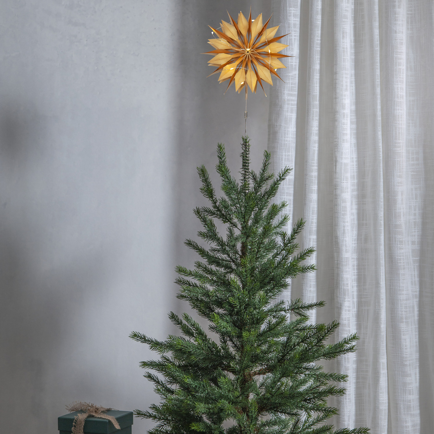 LED Baumspitze Papierstern MELLI -  10 warmweiße LED - H: 43cm - D: 20cm - Timer - Batterie - gold LED Baumspitze Papierstern MELLI -  10 warmweiße LED - H: 43cm - D: 20cm - Timer - Batterie - gold