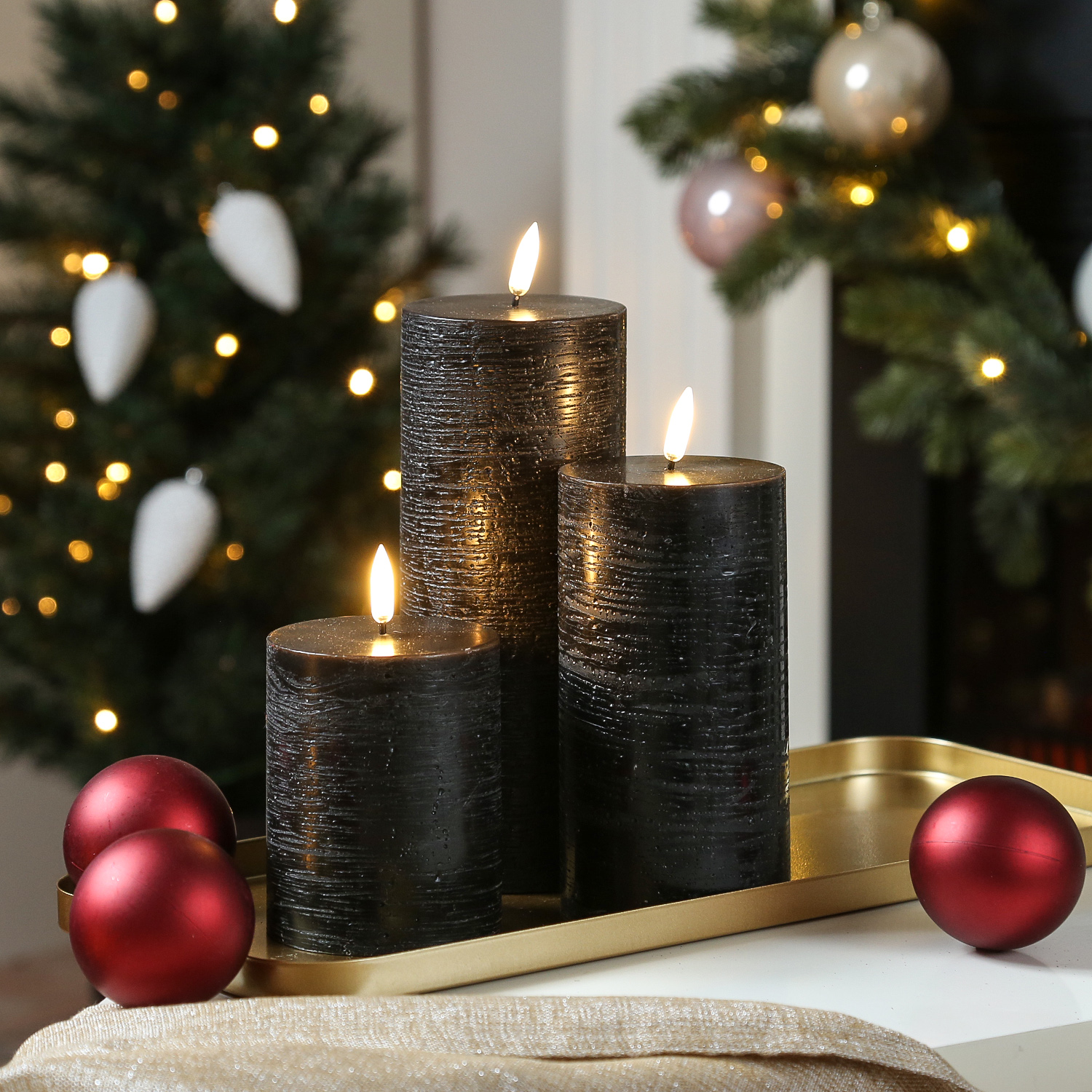 LED Kerze PIA - Rustik-Optik - Echtwachs - H: 20cm - D: 7,8cm - Timer - bis zu 1000 Std. - schwarz LED Kerze PIA - Rustik-Optik - Echtwachs - H: 20cm - D: 7,8cm - Timer - bis zu 1000 Std. - schwarz