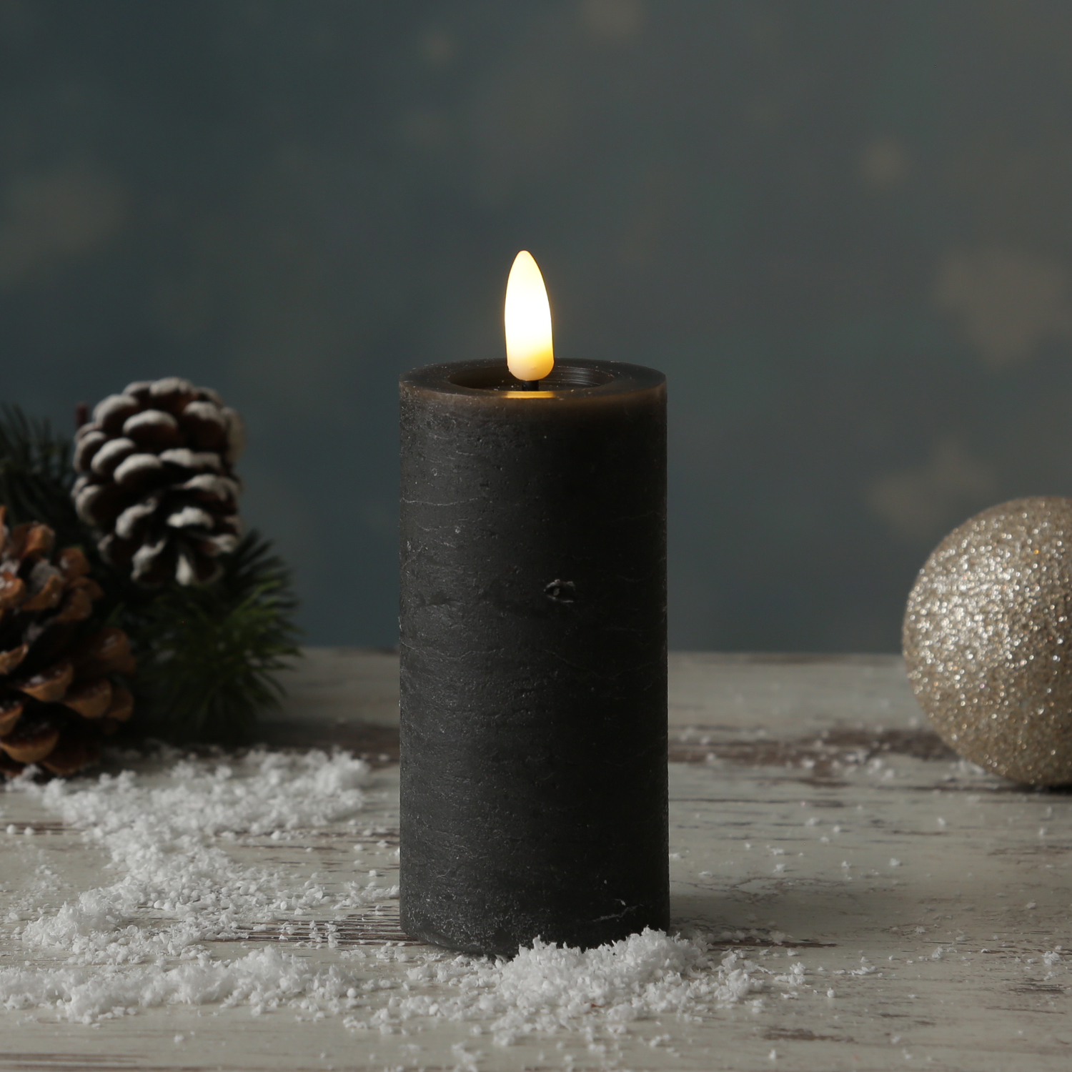 LED Kerze LINA - Rustik-Optik - Echtwachs - 3D Flamme - H: 12,5cm - D: 5cm - Timer - grau LED Kerze LINA - Rustik-Optik - Echtwachs - 3D Flamme - H: 12,5cm - D: 5cm - Timer - grau