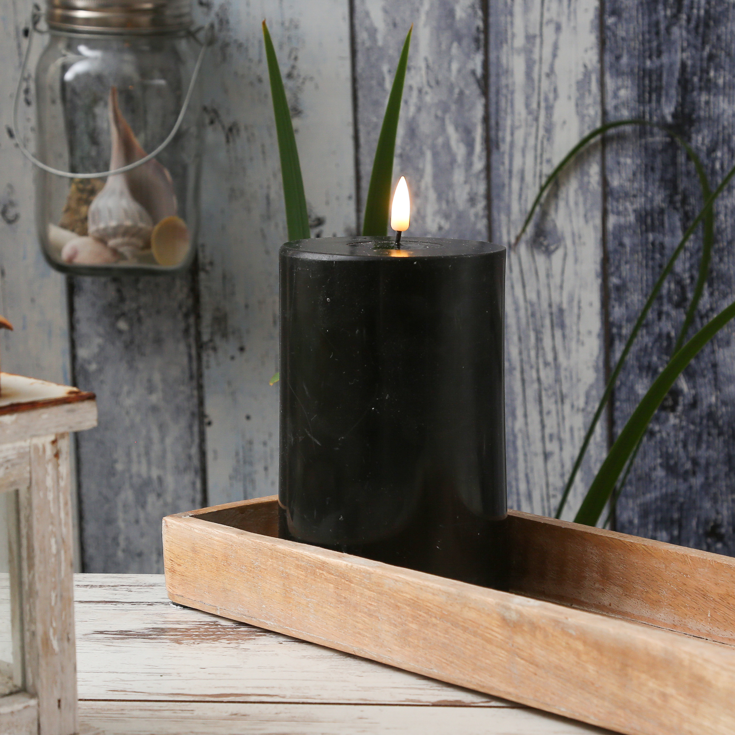 LED Stumpenkerze MIA - Echtwachs - realistische 3D Flamme - H: 15cm - D: 10cm - schwarz LED Stumpenkerze MIA - Echtwachs - realistische 3D Flamme - H: 15cm - D: 10cm - schwarz